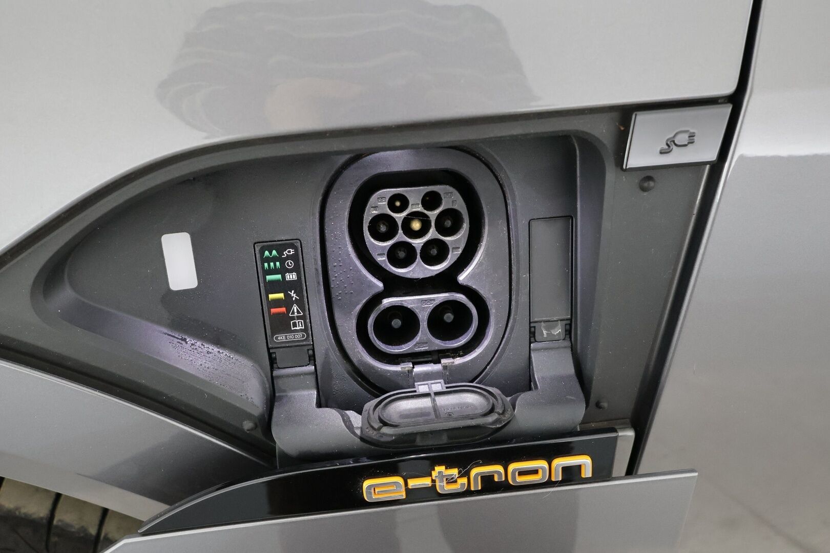 AUDI E-TRON 2020 50 Launch Edition plus 71 kWh - Adapt.vakkari / Koukku / P.tutkat / Navi / Nahkapelnkit / Tulossa toimipisteeseen!