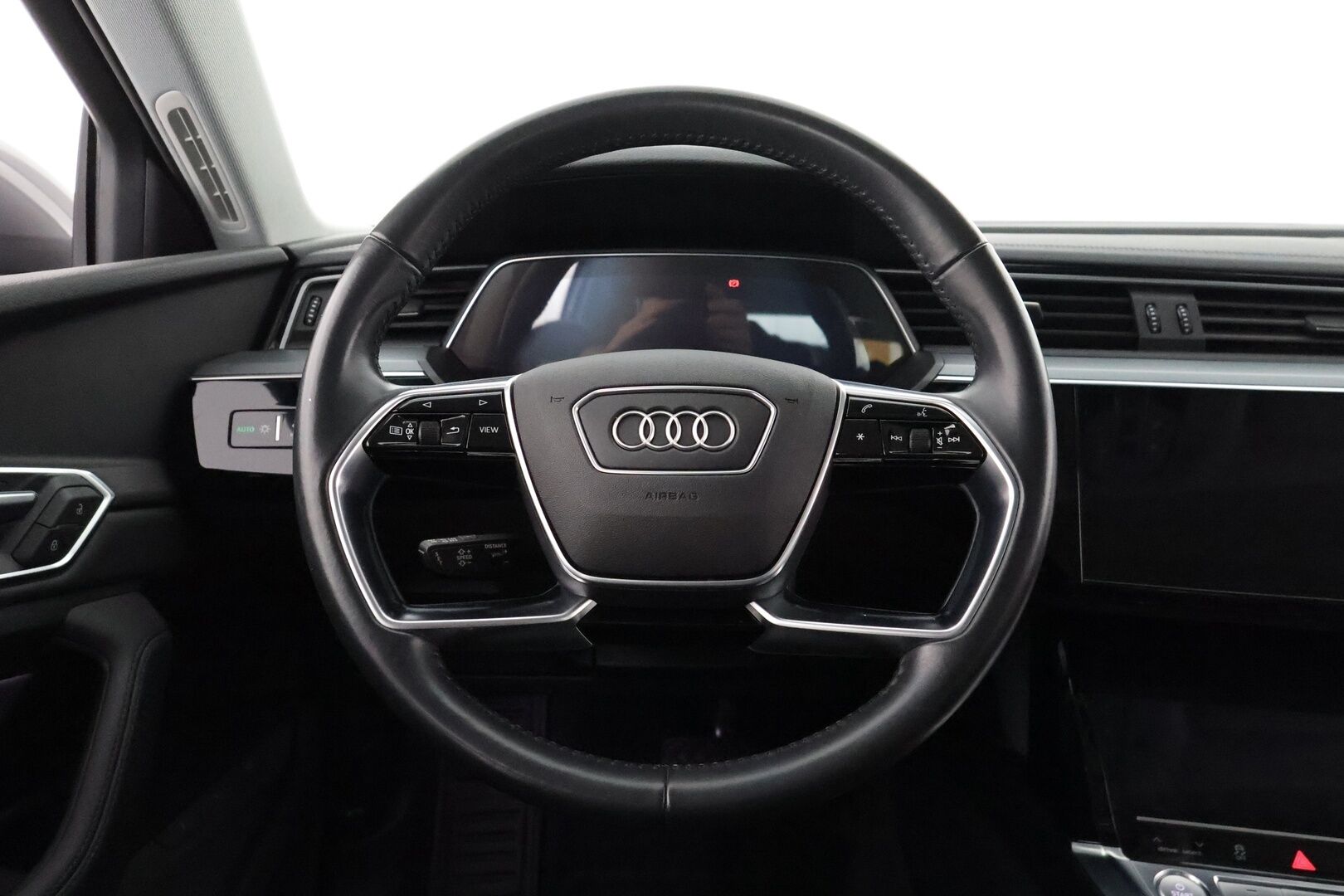 AUDI E-TRON 2020 50 Launch Edition plus 71 kWh - Adapt.vakkari / Koukku / P.tutkat / Navi / Nahkapelnkit / Tulossa toimipisteeseen!
