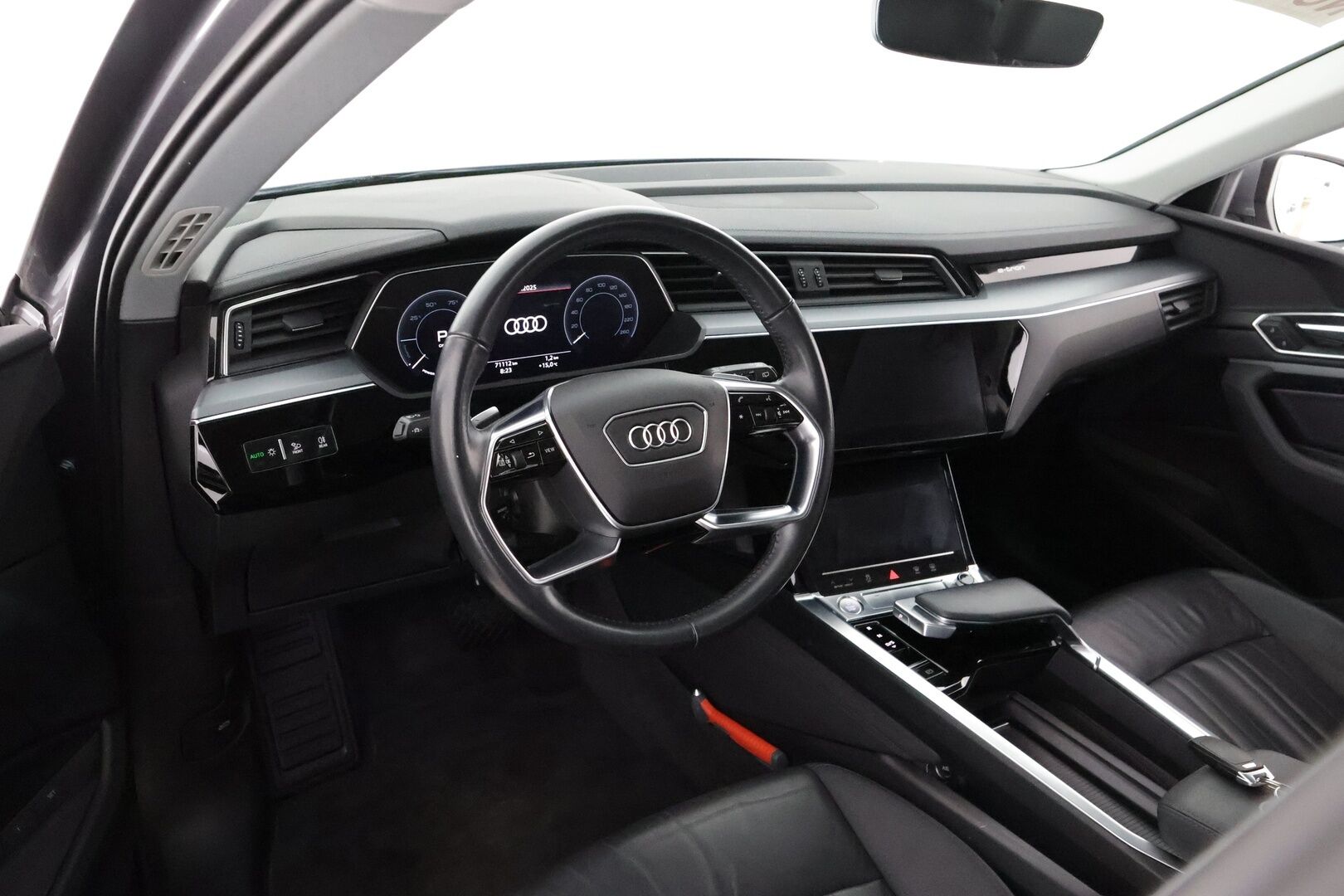 AUDI E-TRON 2020 50 Launch Edition plus 71 kWh - Adapt.vakkari / Koukku / P.tutkat / Navi / Nahkapelnkit / Tulossa toimipisteeseen!