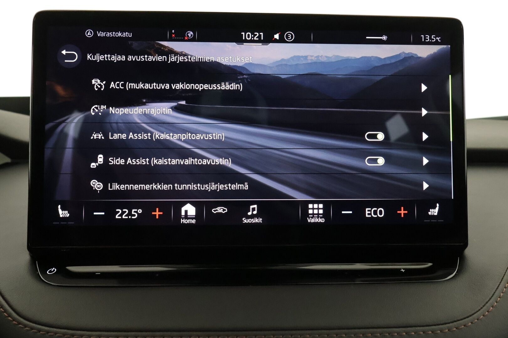 SKODA ENYAQ 2022 82kWh 4X4 iV Convenience Plus - 3,99 % KORKOTARJOUS TÄHÄN AUTOON - *Ilmainen kotiintoimitus!* - Lämpöpumppu / Adapt. Vakkari / HUD / 360° / Panorama / Koukku / Sporttinahat Muistilla / Matrix LED / KeylessGo / Tulossa toimipisteeseen!