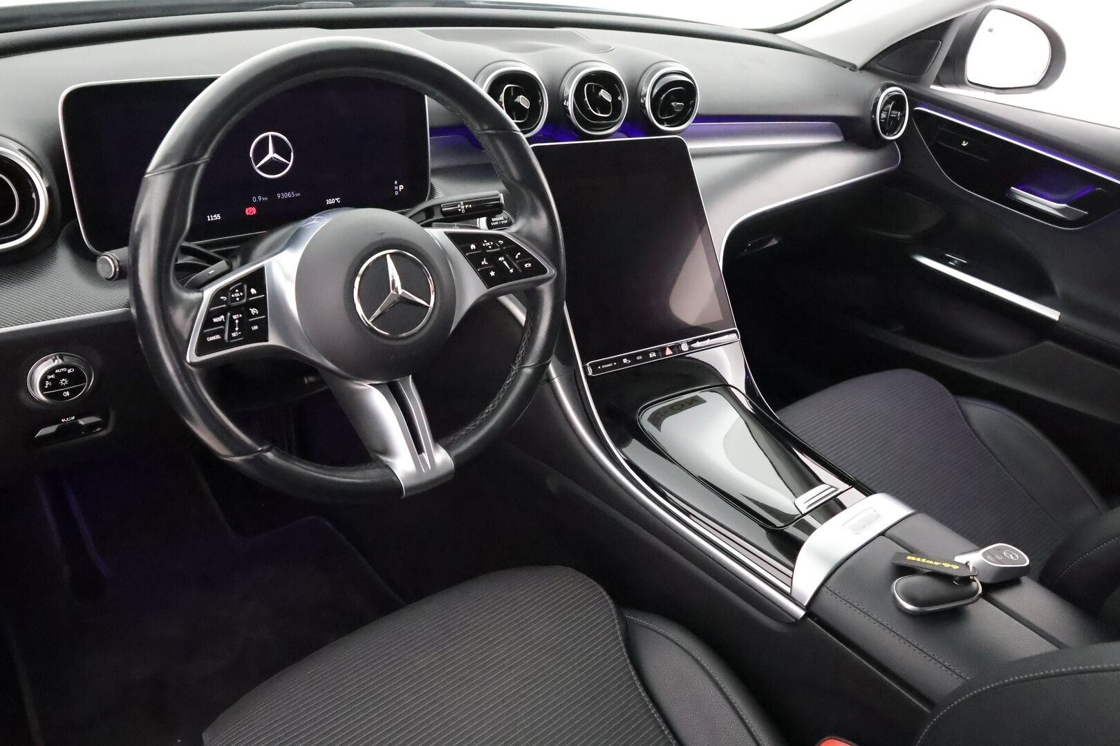 MERCEDES-BENZ C 2022 300 e Avantgarde - 3,99 % KORKOTARJOUS TÄHÄN AUTOON - Mattaharmaaksi teipattu / P-kamera / Koukku / Vakkari / Kaistavahti / 2x renkaat / Ratinlämmitin / Puolinahka Sporttipenkit / 