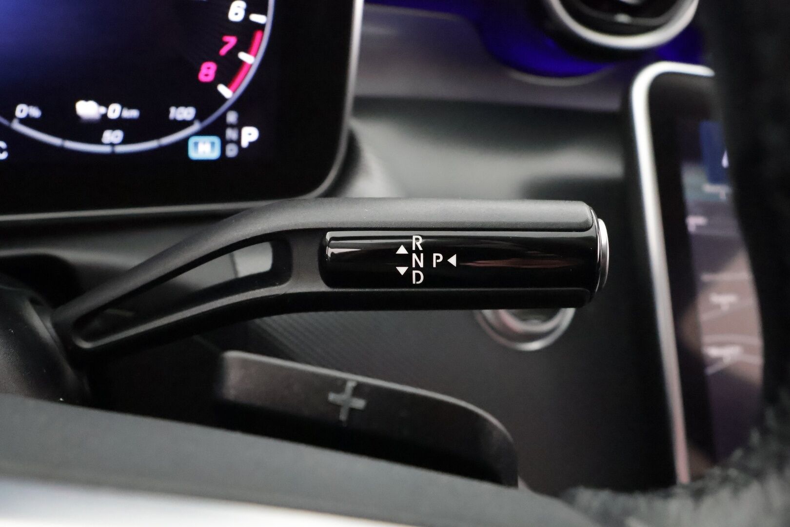 MERCEDES-BENZ C 2022 300 e Avantgarde - 3,99 % KORKOTARJOUS TÄHÄN AUTOON - Mattaharmaaksi teipattu / P-kamera / Koukku / Vakkari / Kaistavahti / 2x renkaat / Ratinlämmitin / Puolinahka Sporttipenkit / 