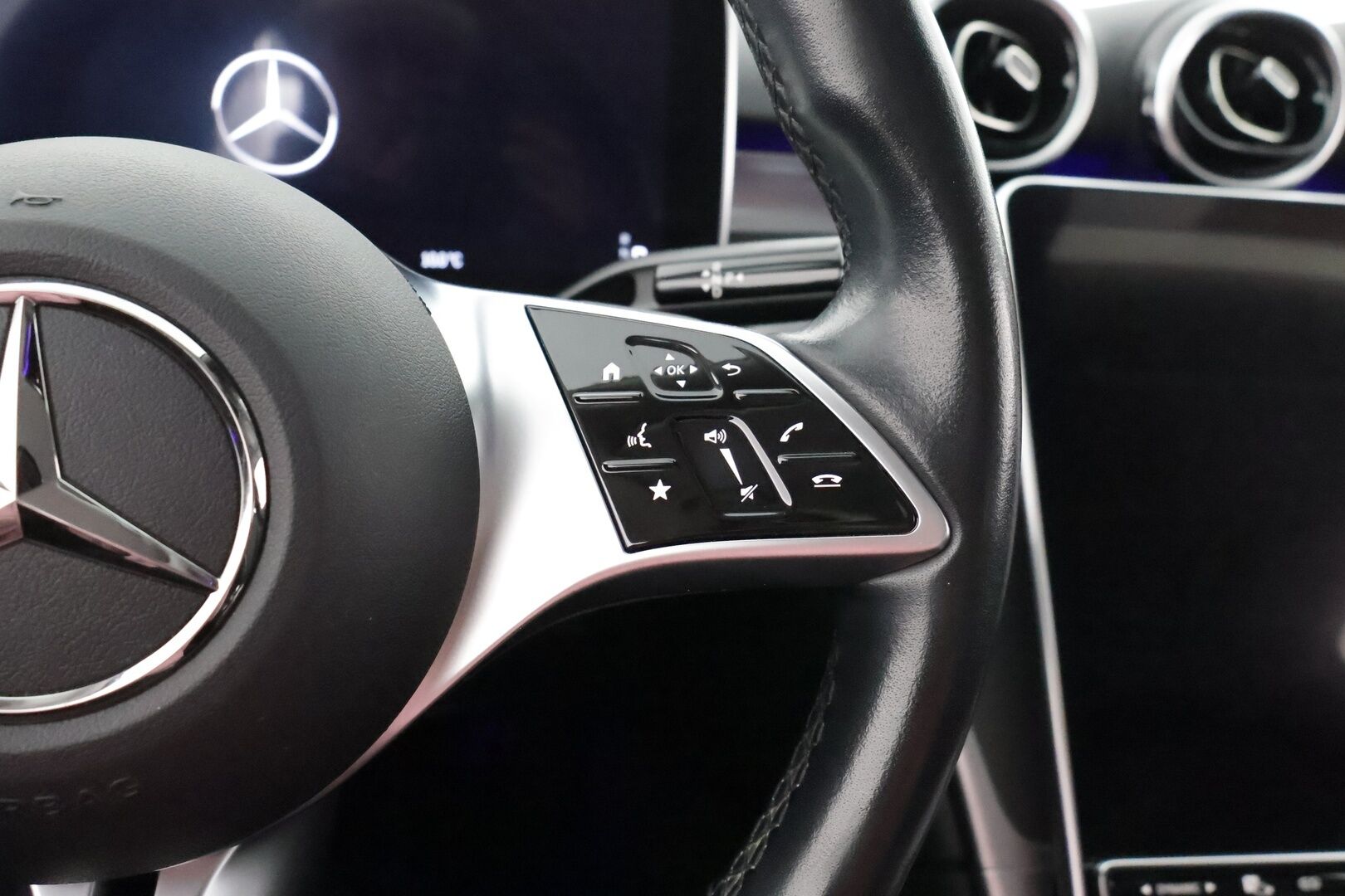MERCEDES-BENZ C 2022 300 e Avantgarde - 3,99 % KORKOTARJOUS TÄHÄN AUTOON - Mattaharmaaksi teipattu / P-kamera / Koukku / Vakkari / Kaistavahti / 2x renkaat / Ratinlämmitin / Puolinahka Sporttipenkit / 
