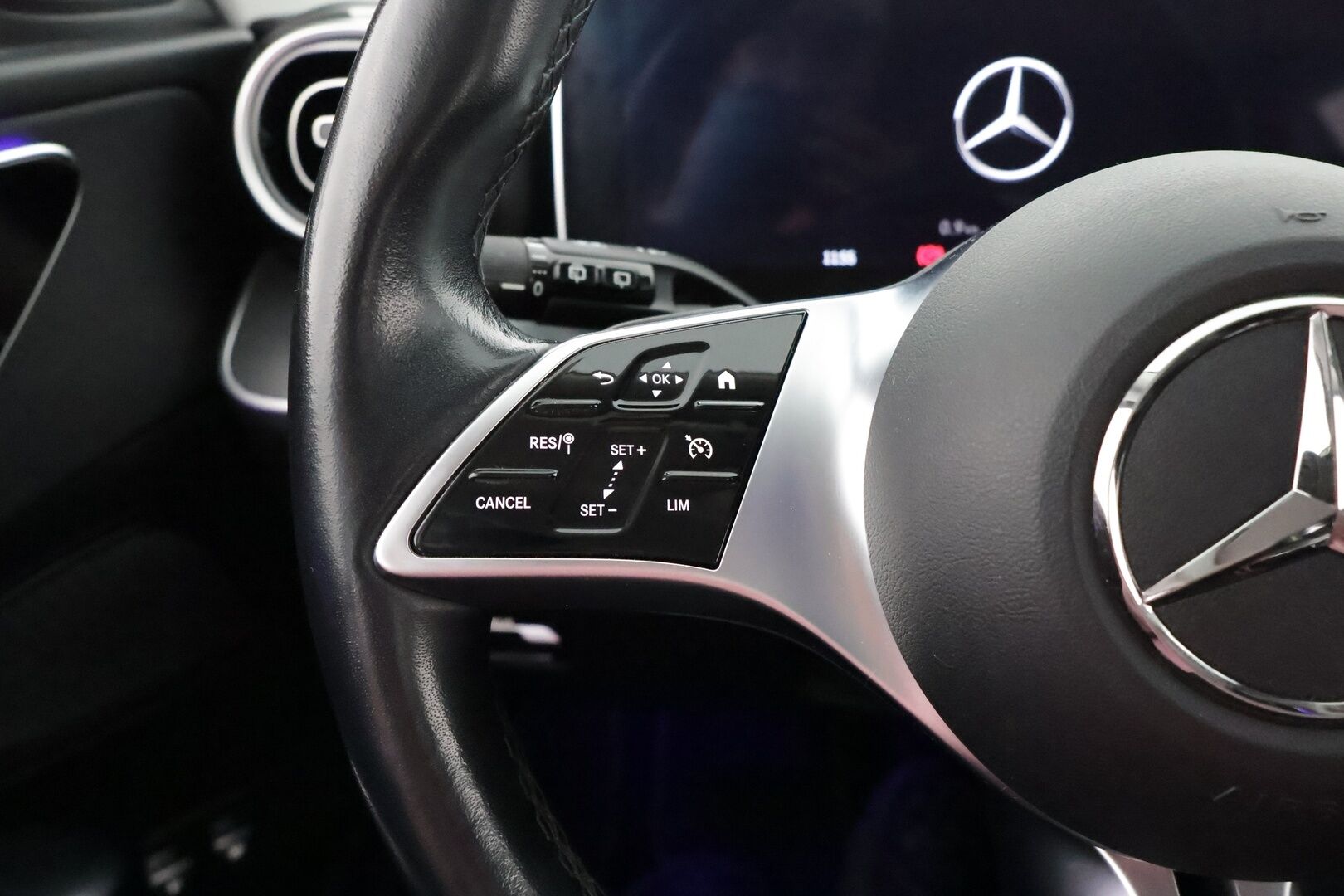MERCEDES-BENZ C 2022 300 e Avantgarde - 3,99 % KORKOTARJOUS TÄHÄN AUTOON - Mattaharmaaksi teipattu / P-kamera / Koukku / Vakkari / Kaistavahti / 2x renkaat / Ratinlämmitin / Puolinahka Sporttipenkit / 