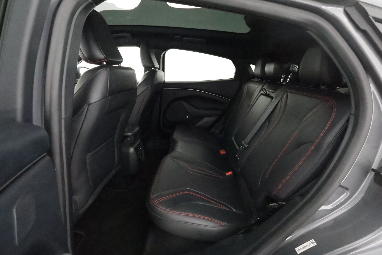 FORD MUSTANG MACH-E 2021 351hv AWD **Lasikatto / 360° Kamera / Adapt.Vakkari / Muistipenkki / Bang&Olufsen /  LED-valot / Apple&Android** - 3,99 % KORKOTARJOUS TÄHÄN AUTOON - Koukkuvalmius /  Kaistavahti /Navi / KeylessGo / 2x Renkaat / Akku kuntotarkistettu