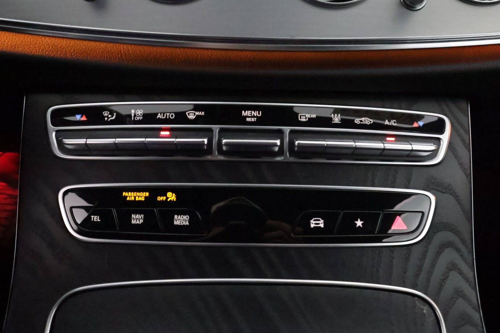 MERCEDES-BENZ E 2021 220 T d 4MATIC AMG - 3,99 % KORKOTARJOUS TÄHÄN AUTOON - * Widescreen / Webasto / Koukku / Adapt.Vakkari / P. Kamera / Sporttipenkit / LED-valot / Navi / Kaistavahti / 2x Renkaat*