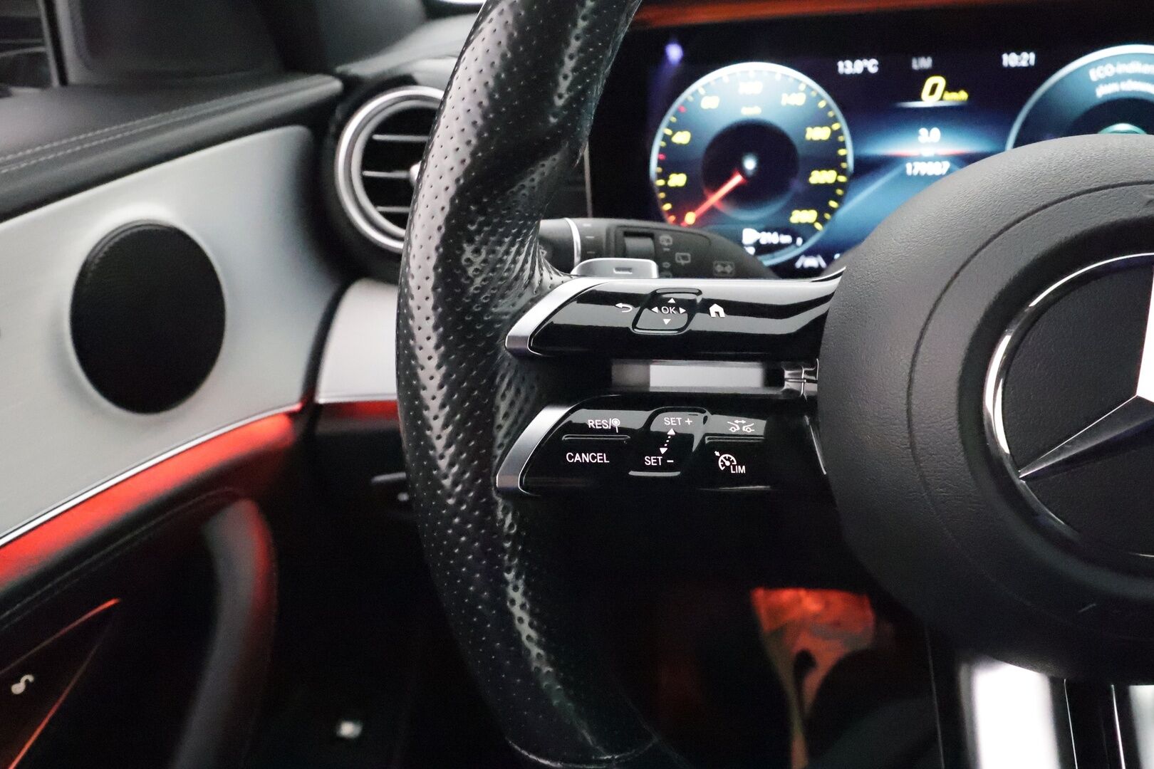 MERCEDES-BENZ E 2021 220 T d 4MATIC AMG - 3,99 % KORKOTARJOUS TÄHÄN AUTOON - * Widescreen / Webasto / Koukku / Adapt.Vakkari / P. Kamera / Sporttipenkit / LED-valot / Navi / Kaistavahti / 2x Renkaat*