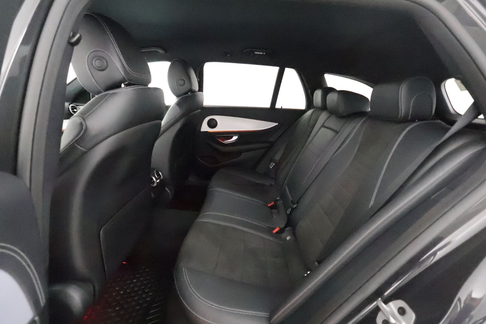 MERCEDES-BENZ E 2021 220 T d 4MATIC AMG - 3,99 % KORKOTARJOUS TÄHÄN AUTOON - * Widescreen / Webasto / Koukku / Adapt.Vakkari / P. Kamera / Sporttipenkit / LED-valot / Navi / Kaistavahti / 2x Renkaat*