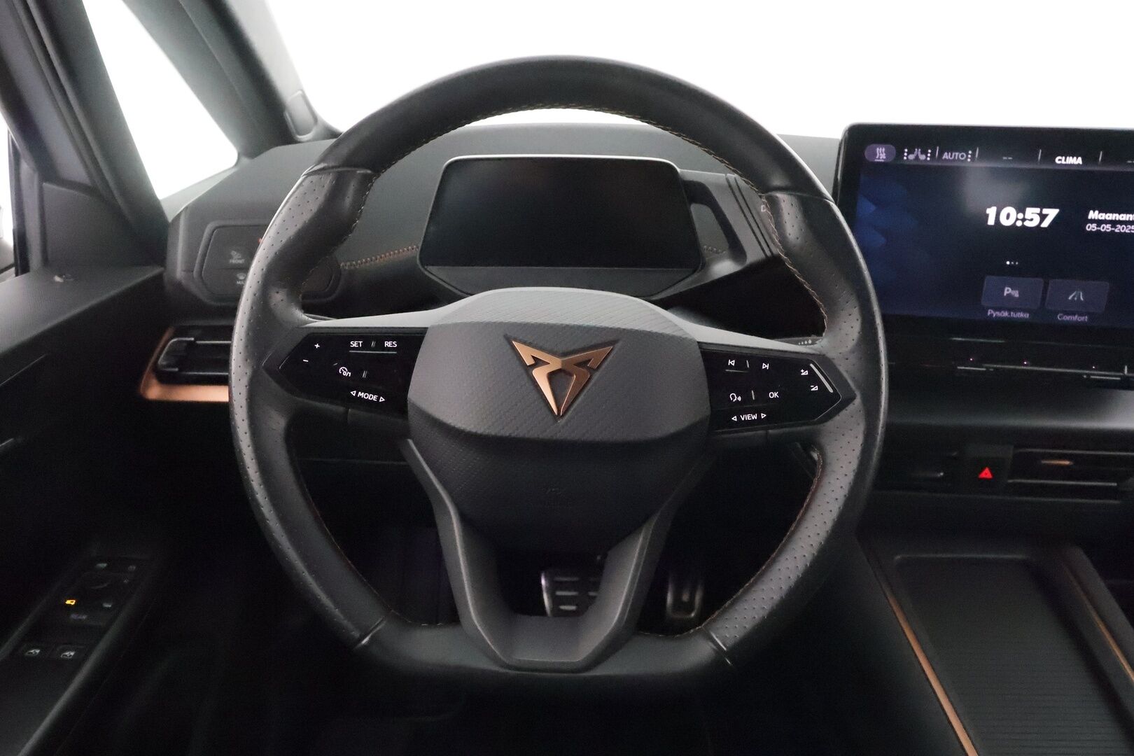 CUPRA BORN 2022 150 kW 58kWh ** Lämpöpumppu / Adapt.vakkari / 2x vanteet / P-Kamera / Apple&Android / Sporttipenkit / Navi / Digimittari