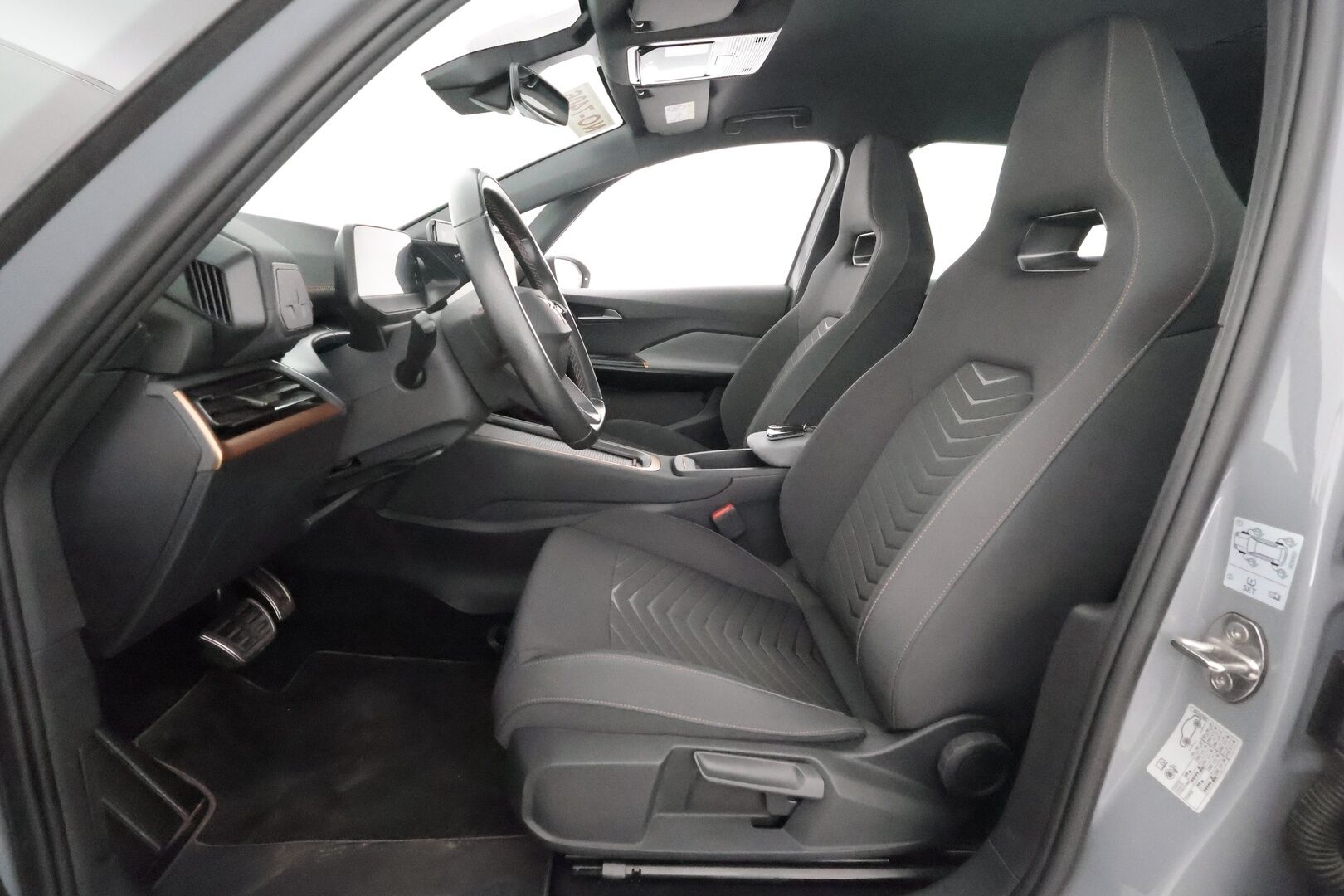 CUPRA BORN 2022 150 kW 58kWh ** Lämpöpumppu / Adapt.vakkari / 2x vanteet / P-Kamera / Apple&Android / Sporttipenkit / Navi / Digimittari