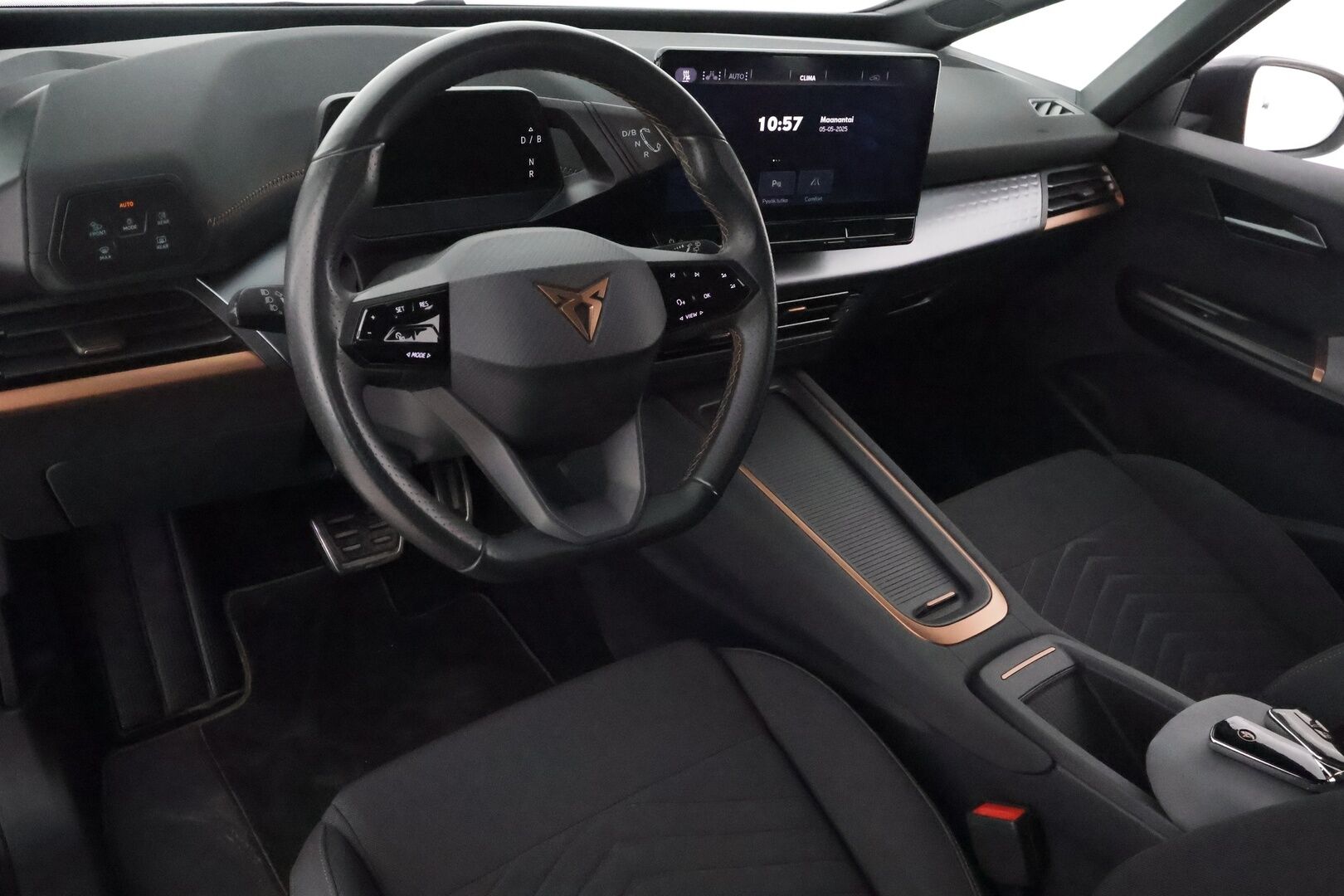 CUPRA BORN 2022 150 kW 58kWh ** Lämpöpumppu / Adapt.vakkari / 2x vanteet / P-Kamera / Apple&Android / Sporttipenkit / Navi / Digimittari