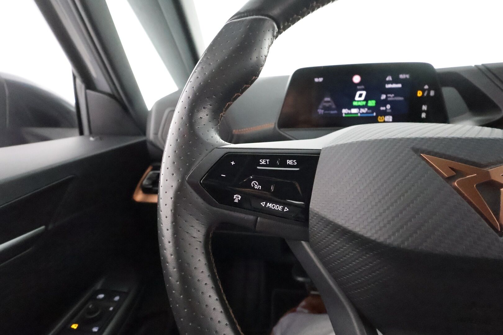 CUPRA BORN 2022 150 kW 58kWh ** Lämpöpumppu / Adapt.vakkari / 2x vanteet / P-Kamera / Apple&Android / Sporttipenkit / Navi / Digimittari