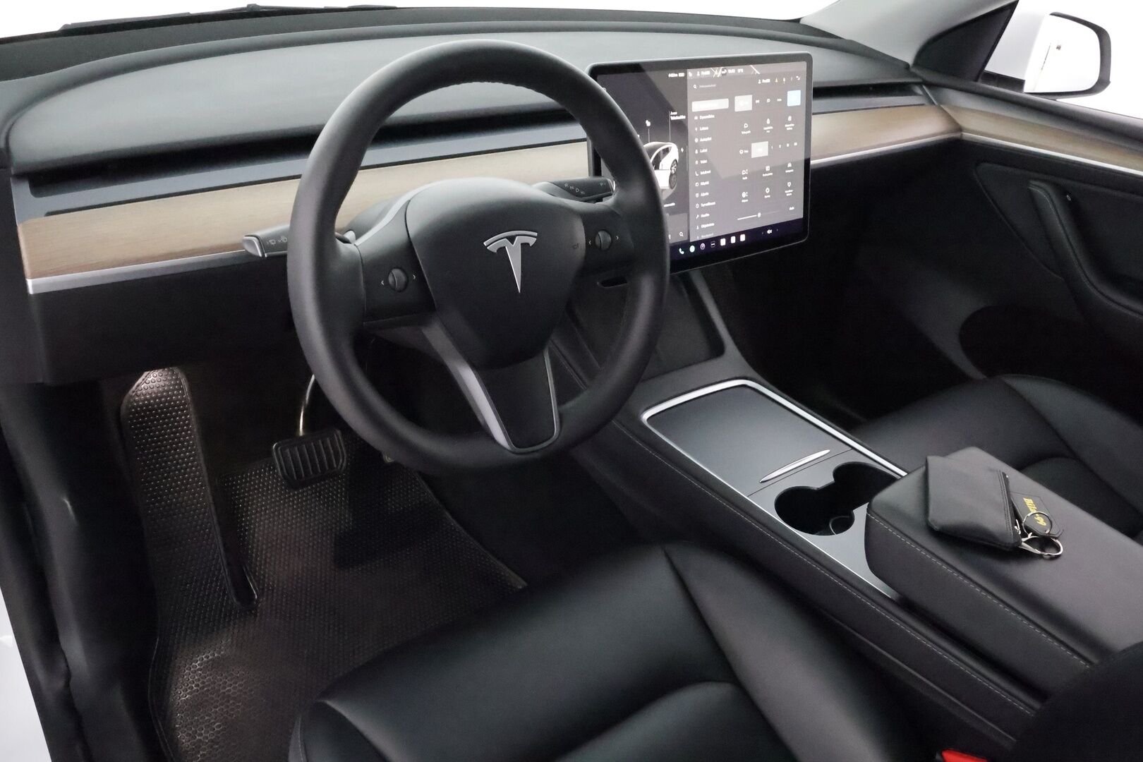 TESLA MODEL Y 2022 Long Range Dual Motor AWD *Vetokoukku / RYZEN / Lämpöpumppu / ACC / Matrix-LED / Kamera* - 3,99 % KORKOTARJOUS TÄHÄN AUTOON - Vetokoukullinen! / 1-Omisteinen Ruotsista / RYZEN