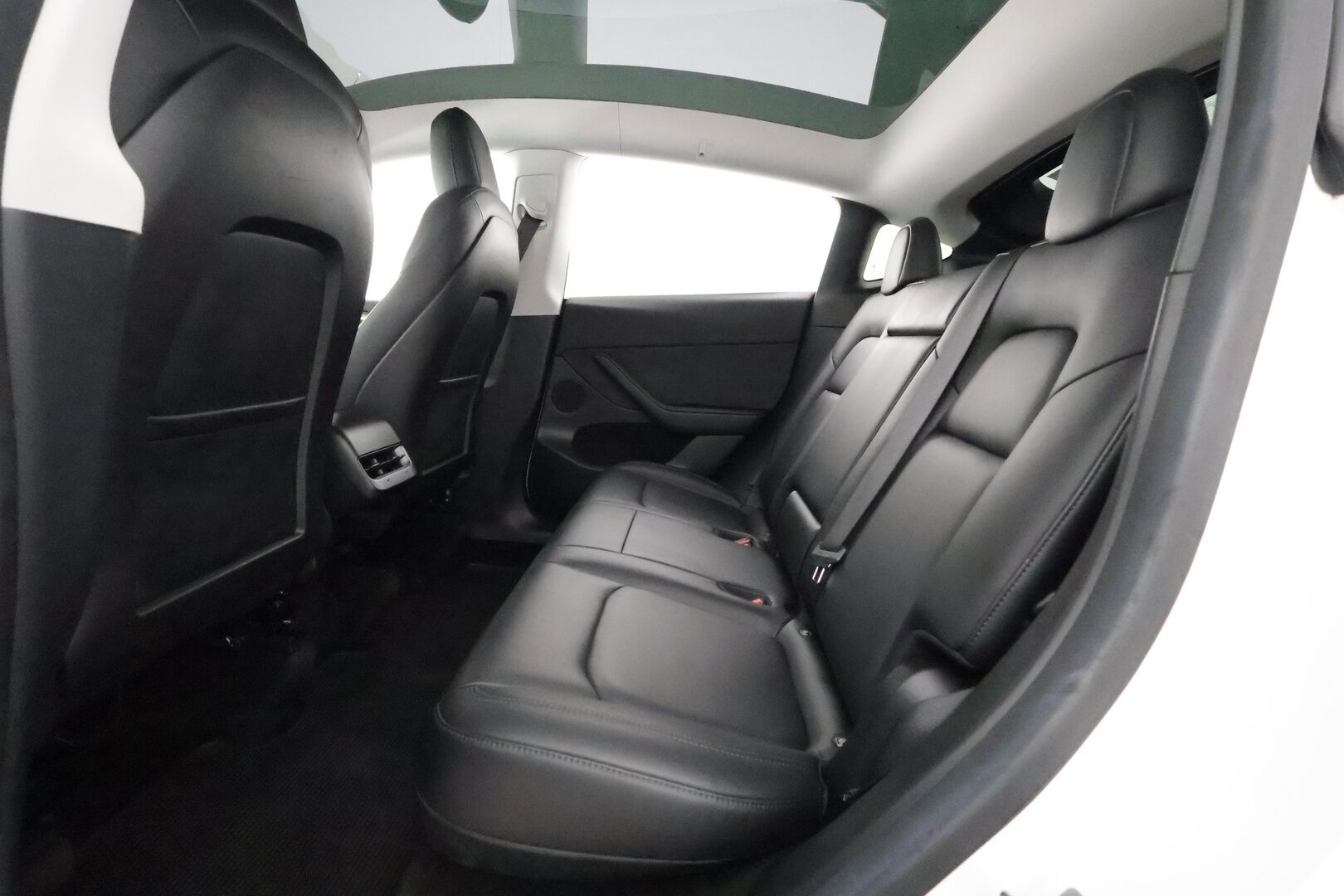 TESLA MODEL Y 2022 Long Range Dual Motor AWD *Vetokoukku / RYZEN / Lämpöpumppu / ACC / Matrix-LED / Kamera* - 3,99 % KORKOTARJOUS TÄHÄN AUTOON - Vetokoukullinen! / 1-Omisteinen Ruotsista / RYZEN