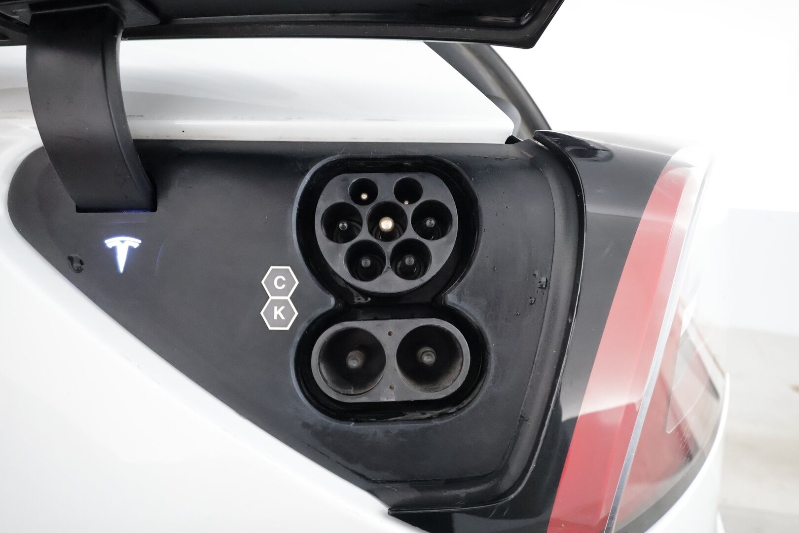 TESLA MODEL Y 2022 Long Range Dual Motor AWD *Vetokoukku / RYZEN / Lämpöpumppu / ACC / Matrix-LED / Kamera* - 3,99 % KORKOTARJOUS TÄHÄN AUTOON - Vetokoukullinen! / 1-Omisteinen Ruotsista / RYZEN