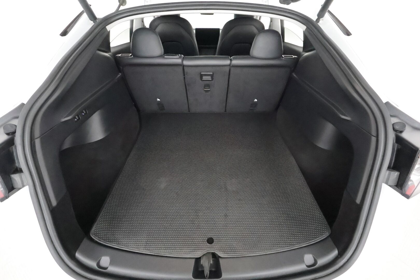 TESLA MODEL Y 2022 Long Range Dual Motor AWD *Vetokoukku / RYZEN / Lämpöpumppu / ACC / Matrix-LED / Kamera* - 3,99 % KORKOTARJOUS TÄHÄN AUTOON - Vetokoukullinen! / 1-Omisteinen Ruotsista / RYZEN