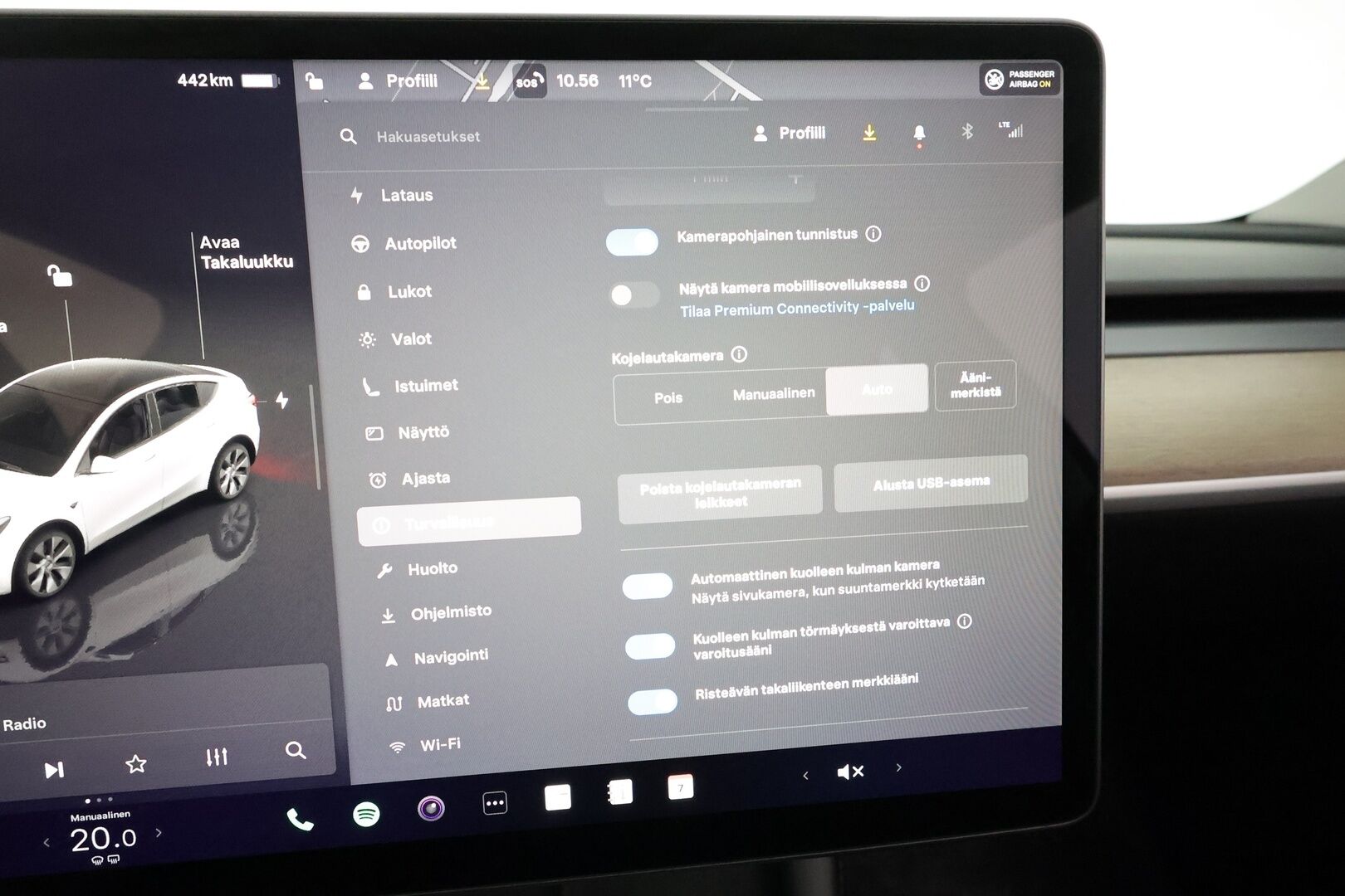 TESLA MODEL Y 2022 Long Range Dual Motor AWD *Vetokoukku / RYZEN / Lämpöpumppu / ACC / Matrix-LED / Kamera* - 3,99 % KORKOTARJOUS TÄHÄN AUTOON - Vetokoukullinen! / 1-Omisteinen Ruotsista / RYZEN