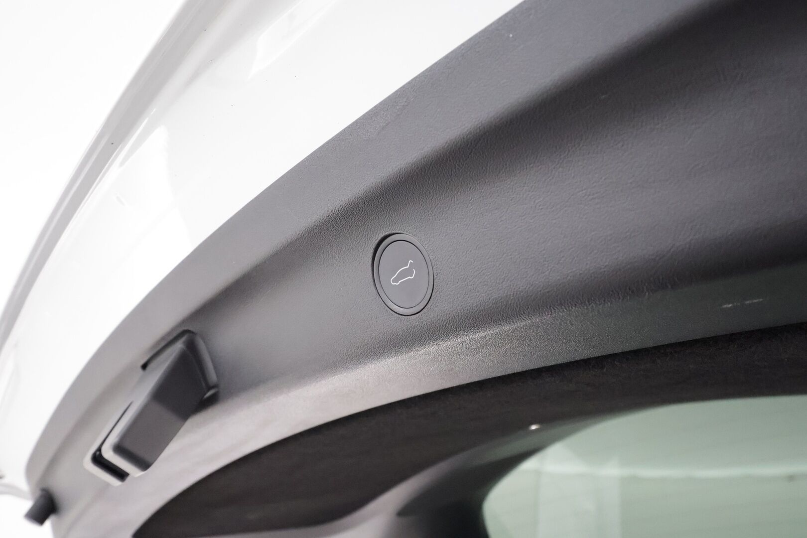 TESLA MODEL Y 2022 Long Range Dual Motor AWD *Vetokoukku / RYZEN / Lämpöpumppu / ACC / Matrix-LED / Kamera* - 3,99 % KORKOTARJOUS TÄHÄN AUTOON - Vetokoukullinen! / 1-Omisteinen Ruotsista / RYZEN