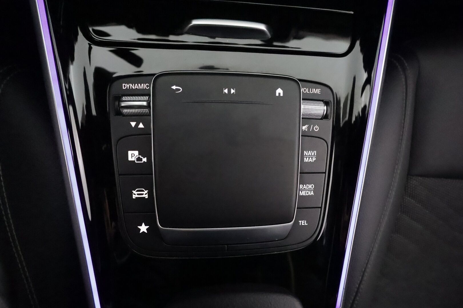 MERCEDES-BENZ EQB 2023 350 4Matic ** 7-P / Adapt.Vakkari / P.kamera / Puolinahat / LED High Performance / MB me / Keyless / Navi / 2x renkaat - 3,99 % KORKOTARJOUS TÄHÄN AUTOON - ** Alv. vähennyskelpoinen / Kahdet vanteet **