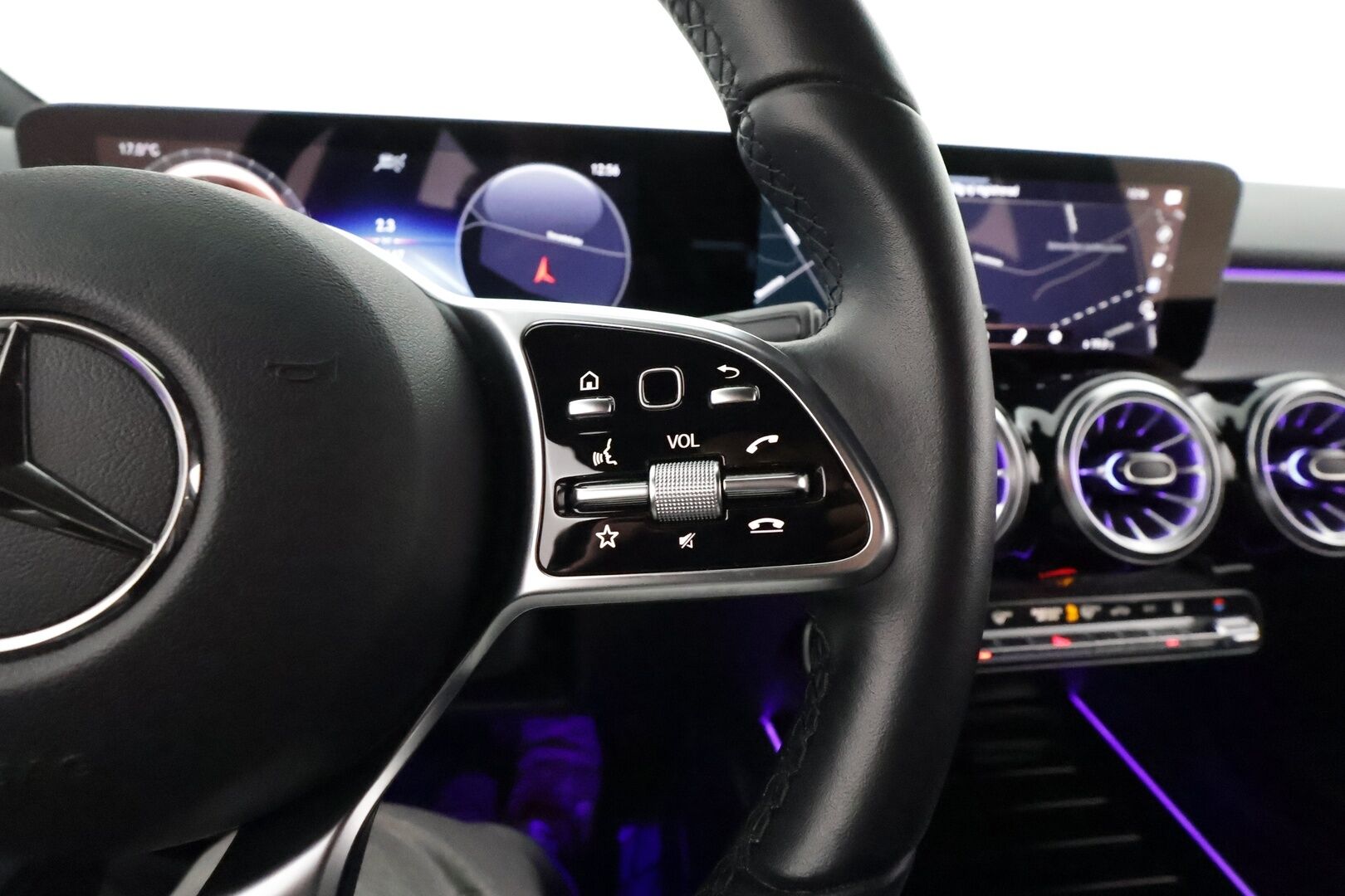 MERCEDES-BENZ EQB 2023 350 4Matic ** 7-P / Adapt.Vakkari / P.kamera / Puolinahat / LED High Performance / MB me / Keyless / Navi / 2x renkaat - 3,99 % KORKOTARJOUS TÄHÄN AUTOON - ** Alv. vähennyskelpoinen / Kahdet vanteet **