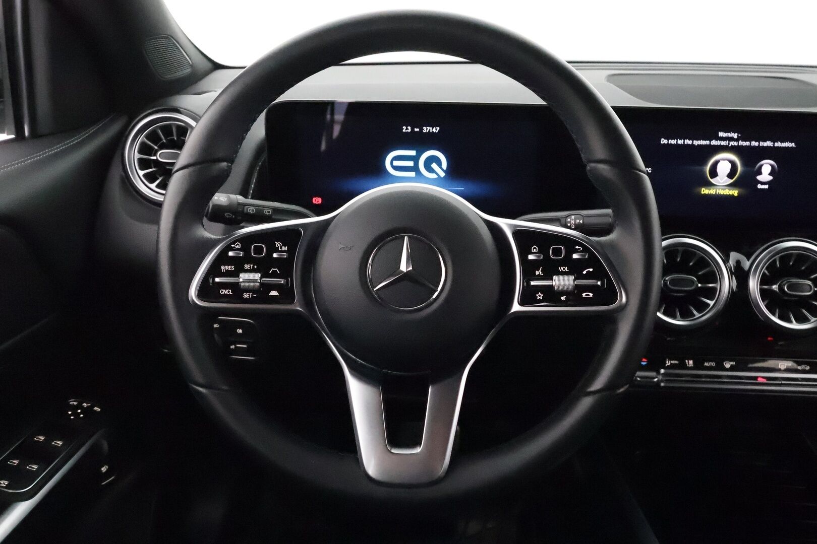 MERCEDES-BENZ EQB 2023 350 4Matic ** 7-P / Adapt.Vakkari / P.kamera / Puolinahat / LED High Performance / MB me / Keyless / Navi / 2x renkaat - 3,99 % KORKOTARJOUS TÄHÄN AUTOON - ** Alv. vähennyskelpoinen / Kahdet vanteet **