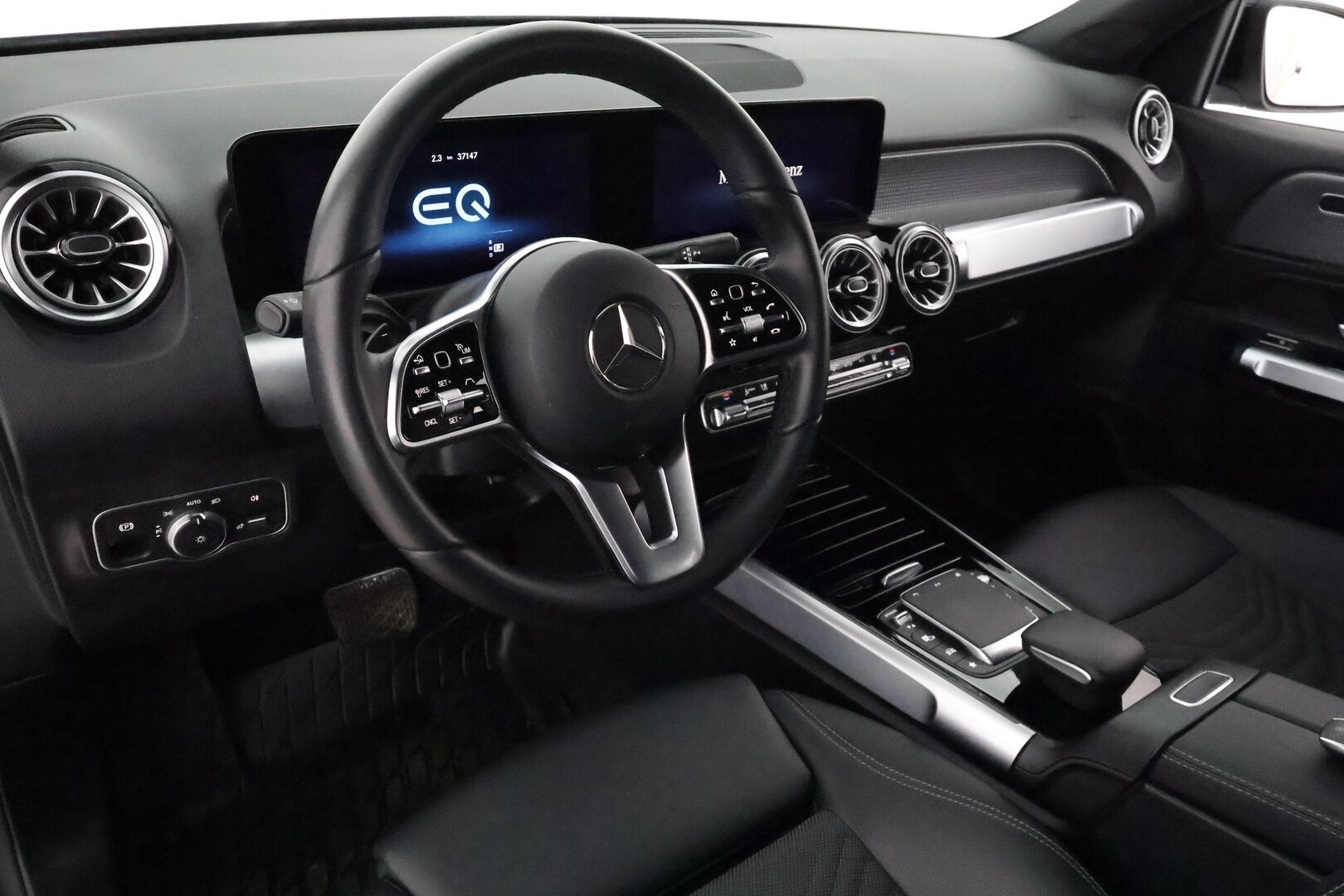 MERCEDES-BENZ EQB 2023 350 4Matic ** 7-P / Adapt.Vakkari / P.kamera / Puolinahat / LED High Performance / MB me / Keyless / Navi / 2x renkaat - 3,99 % KORKOTARJOUS TÄHÄN AUTOON - ** Alv. vähennyskelpoinen / Kahdet vanteet **