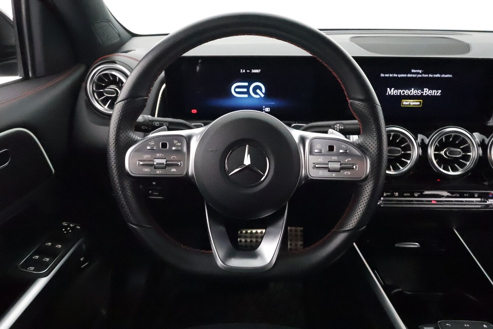 MERCEDES-BENZ EQB 2023 300 4Matic AMG Line *ACC / P.kamera / Muistipenkit / LED High Performance / Nahka-alcantara sisusta / Navi* - 3,99 % KORKOTARJOUS TÄHÄN AUTOON - Akkutesti 96,73%!