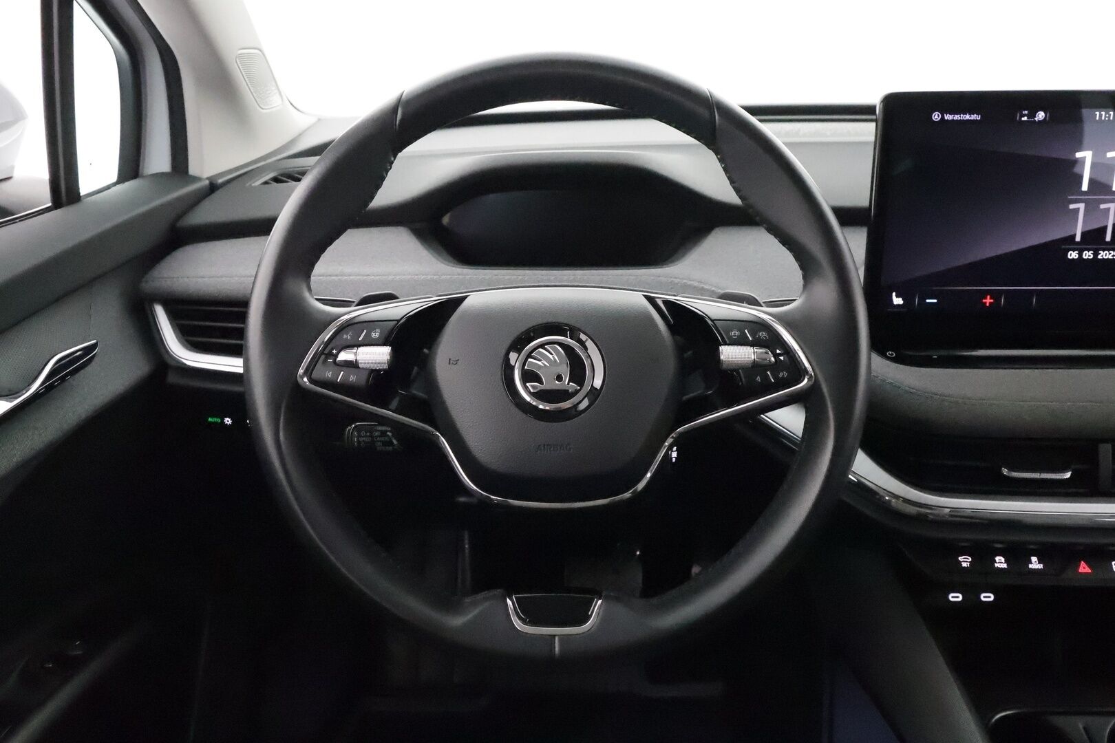 SKODA ENYAQ 2022 80x 4x4 iV **Lämpöpumppu / Koukku / Adapt.Vakkari / Matrix-LED / P. Kamera / Muistipenkki / Navi / Kaistavahti** - 3,99 % KORKOTARJOUS TÄHÄN AUTOON - Digimittaristo / 3-Alueinen AC / KeylessGO / 2x Renkaat