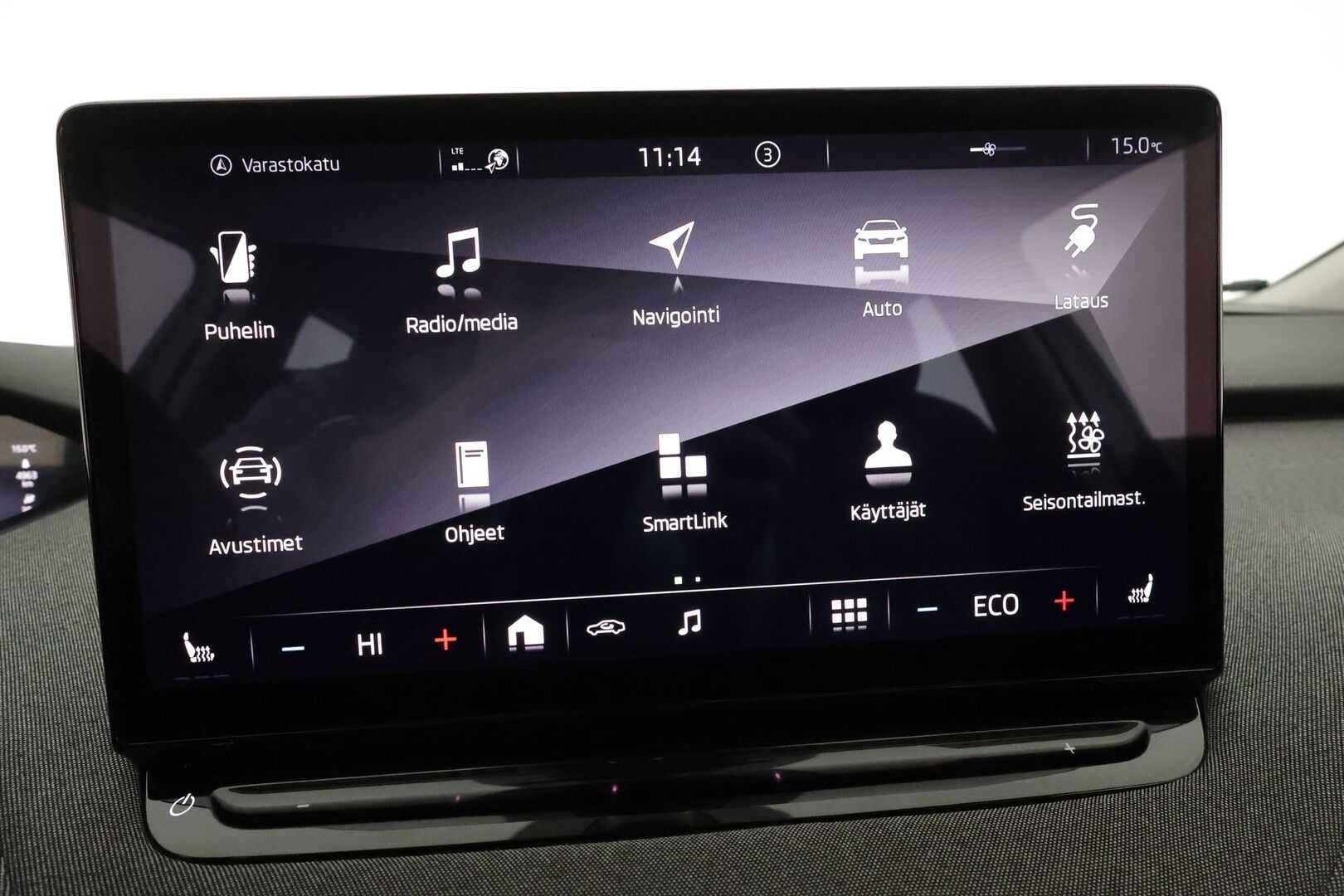 SKODA ENYAQ 2022 80x 4x4 iV **Lämpöpumppu / Koukku / Adapt.Vakkari / Matrix-LED / P. Kamera / Muistipenkki / Navi / Kaistavahti** - 3,99 % KORKOTARJOUS TÄHÄN AUTOON - Digimittaristo / 3-Alueinen AC / KeylessGO / 2x Renkaat
