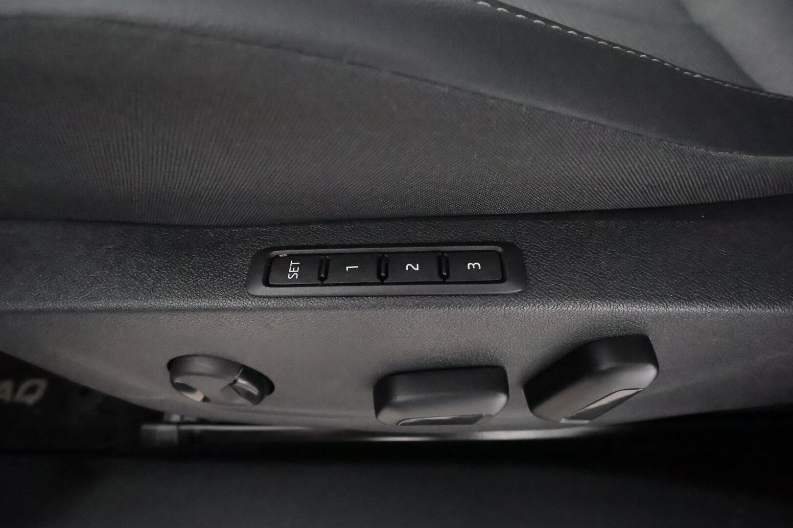 SKODA ENYAQ 2022 80x 4x4 iV **Lämpöpumppu / Koukku / Adapt.Vakkari / Matrix-LED / P. Kamera / Muistipenkki / Navi / Kaistavahti** - 3,99 % KORKOTARJOUS TÄHÄN AUTOON - Digimittaristo / 3-Alueinen AC / KeylessGO / 2x Renkaat