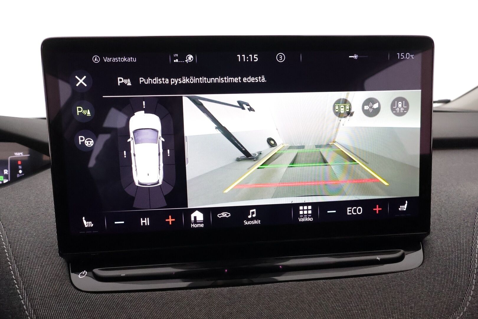 SKODA ENYAQ 2022 80x 4x4 iV **Lämpöpumppu / Koukku / Adapt.Vakkari / Matrix-LED / P. Kamera / Muistipenkki / Navi / Kaistavahti** - 3,99 % KORKOTARJOUS TÄHÄN AUTOON - Digimittaristo / 3-Alueinen AC / KeylessGO / 2x Renkaat