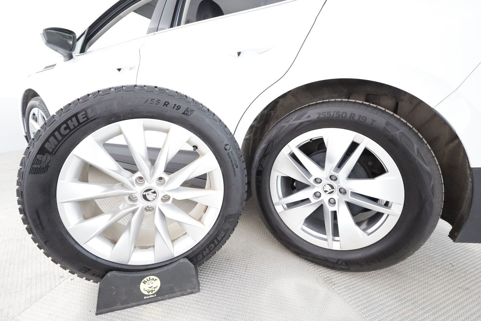 SKODA ENYAQ 2022 80x 4x4 iV **Lämpöpumppu / Koukku / Adapt.Vakkari / Matrix-LED / P. Kamera / Muistipenkki / Navi / Kaistavahti** - 3,99 % KORKOTARJOUS TÄHÄN AUTOON - Digimittaristo / 3-Alueinen AC / KeylessGO / 2x Renkaat