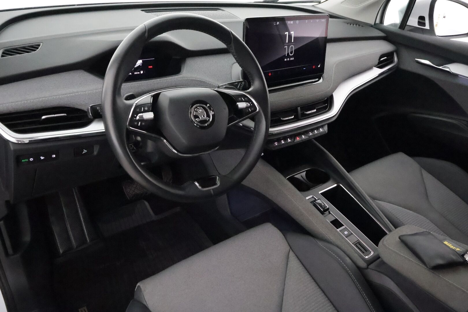 SKODA ENYAQ 2022 80x 4x4 iV **Lämpöpumppu / Koukku / Adapt.Vakkari / Matrix-LED / P. Kamera / Muistipenkki / Navi / Kaistavahti** - 3,99 % KORKOTARJOUS TÄHÄN AUTOON - Digimittaristo / 3-Alueinen AC / KeylessGO / 2x Renkaat