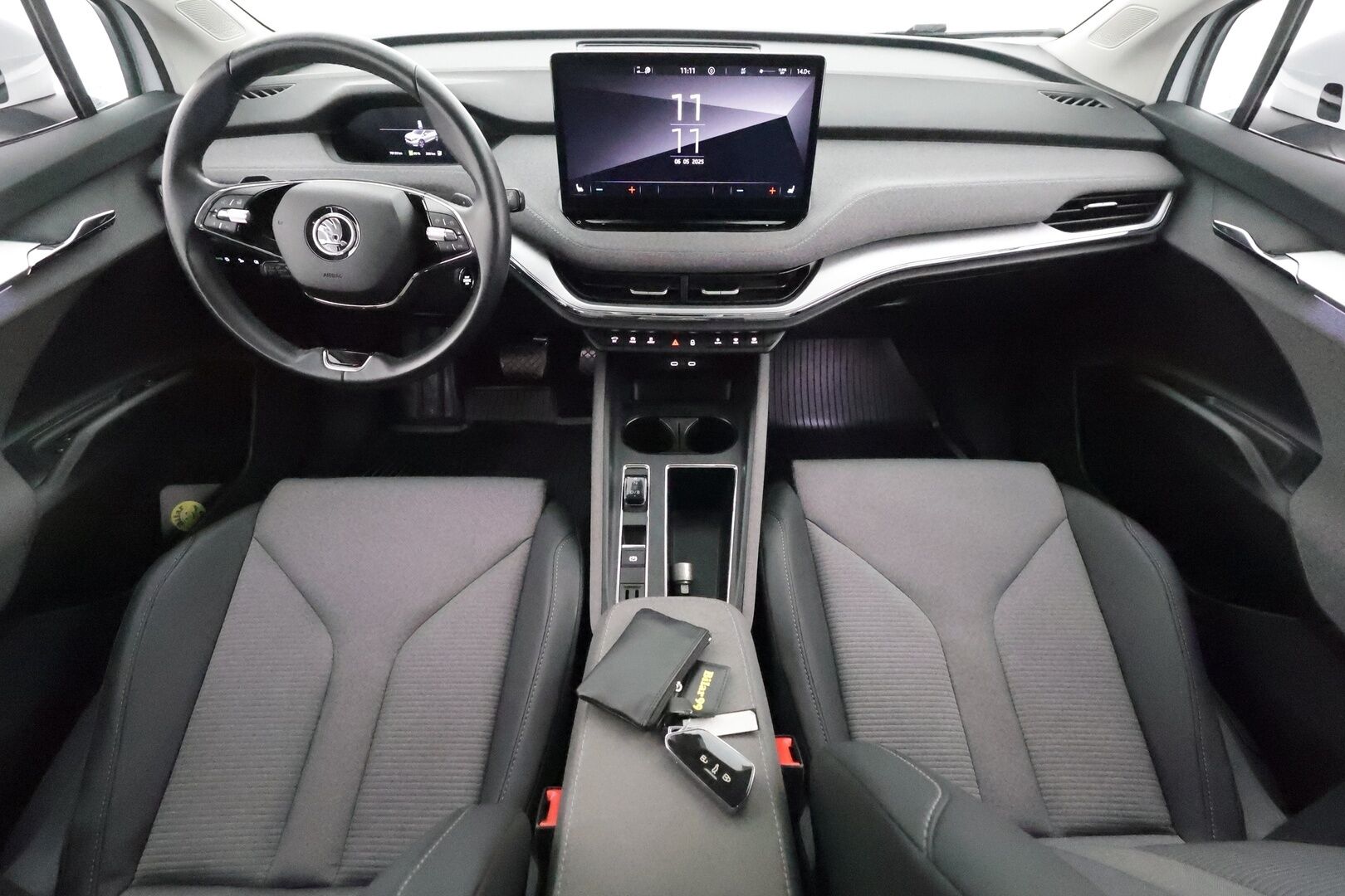 SKODA ENYAQ 2022 80x 4x4 iV **Lämpöpumppu / Koukku / Adapt.Vakkari / Matrix-LED / P. Kamera / Muistipenkki / Navi / Kaistavahti** - 3,99 % KORKOTARJOUS TÄHÄN AUTOON - Digimittaristo / 3-Alueinen AC / KeylessGO / 2x Renkaat