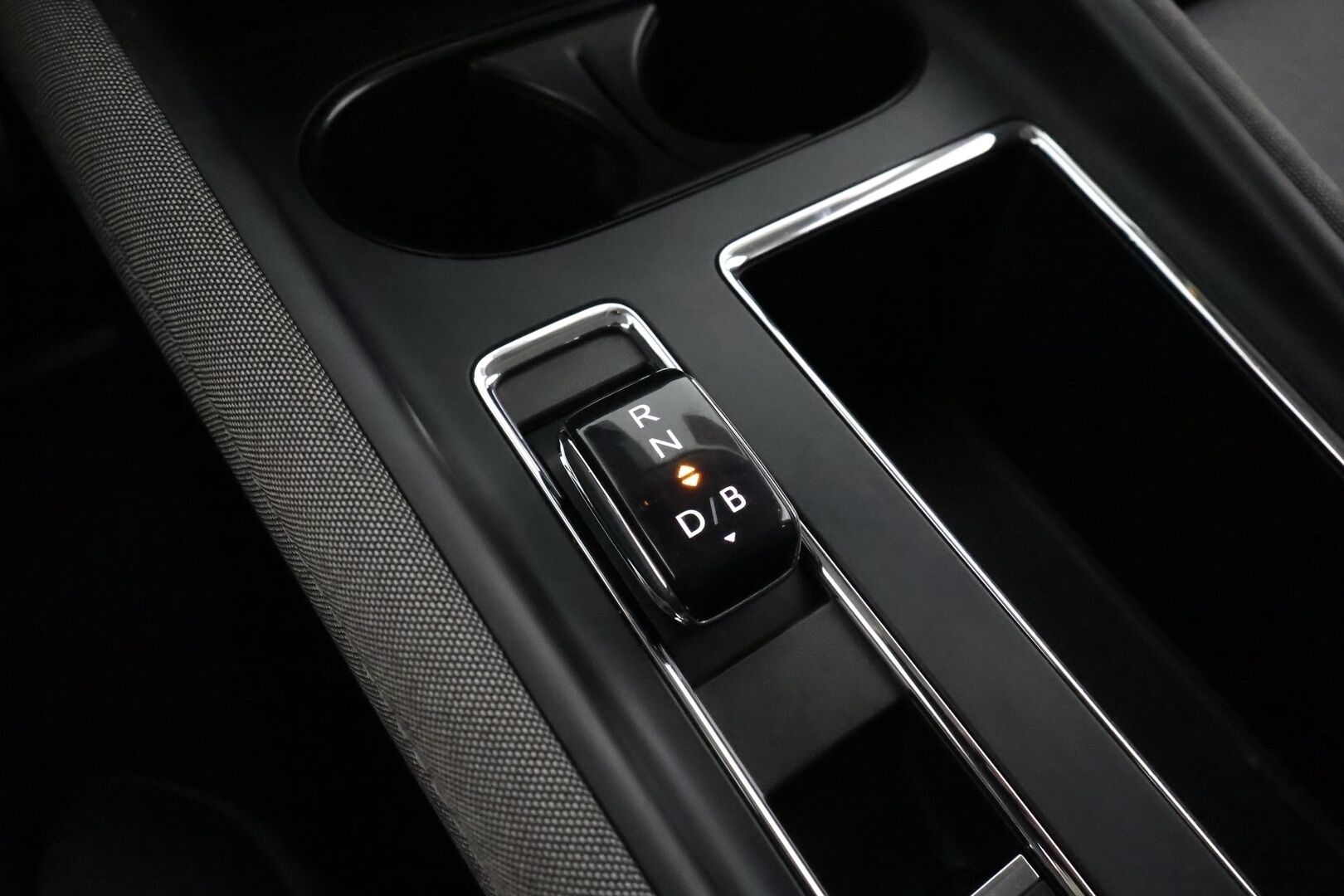 SKODA ENYAQ 2022 80x 4x4 iV **Lämpöpumppu / Koukku / Adapt.Vakkari / Matrix-LED / P. Kamera / Muistipenkki / Navi / Kaistavahti** - 3,99 % KORKOTARJOUS TÄHÄN AUTOON - Digimittaristo / 3-Alueinen AC / KeylessGO / 2x Renkaat