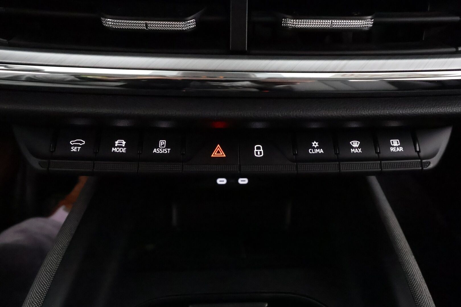 SKODA ENYAQ 2022 80x 4x4 iV **Lämpöpumppu / Koukku / Adapt.Vakkari / Matrix-LED / P. Kamera / Muistipenkki / Navi / Kaistavahti** - 3,99 % KORKOTARJOUS TÄHÄN AUTOON - Digimittaristo / 3-Alueinen AC / KeylessGO / 2x Renkaat