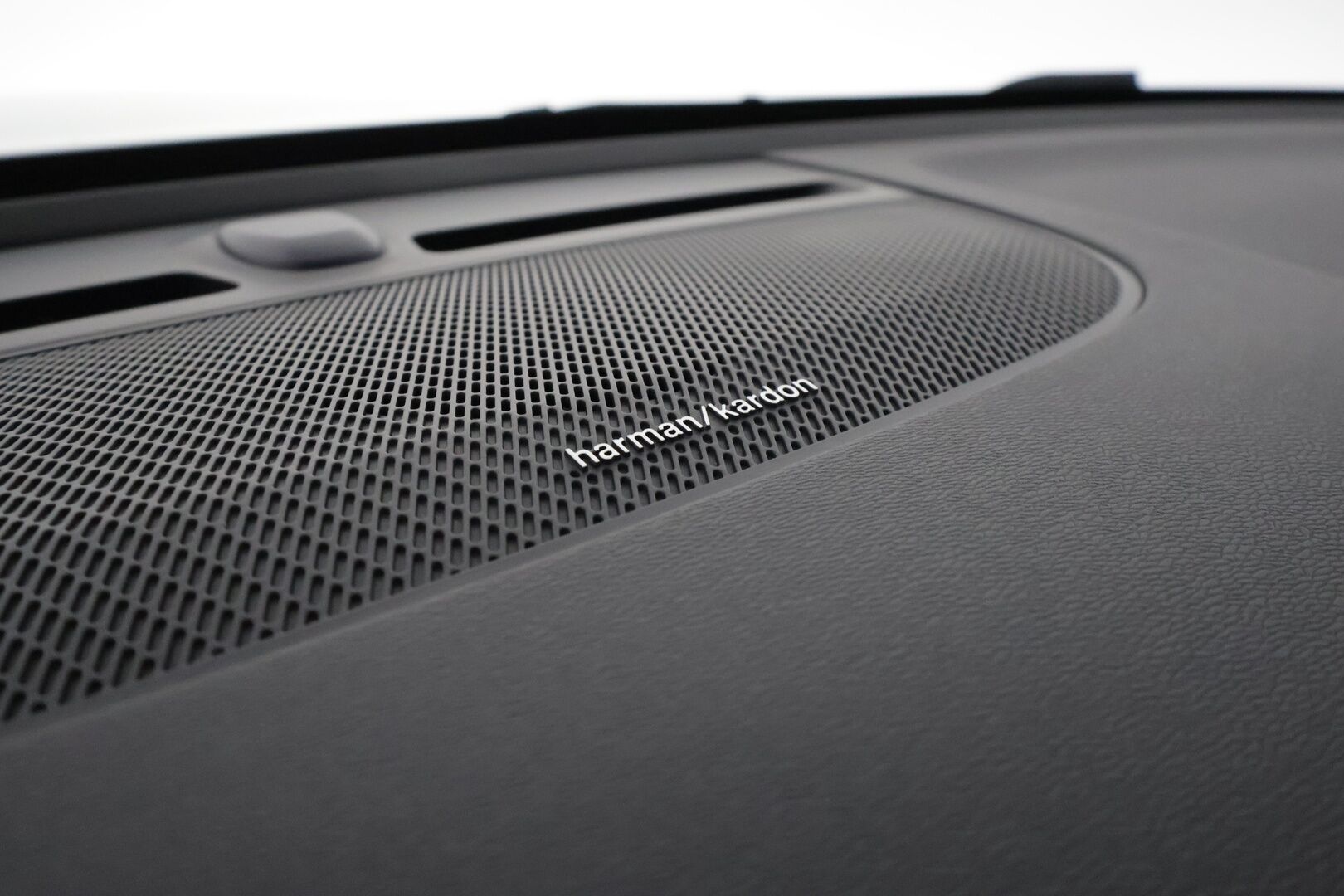 Volvo C40 2022 Recharge Twin Motor Intro Edition **360° Kamera / Adapt.Vakkari / Koukku / Lasikatto / Lämpöpumppu / Harman/Kardon** - 3,99 % KORKOTARJOUS TÄHÄN AUTOON - Sporttipenkki Muistilla / LED-valot / Google Maps / Kaistavahti / Digimittaristo / KeylessGO
