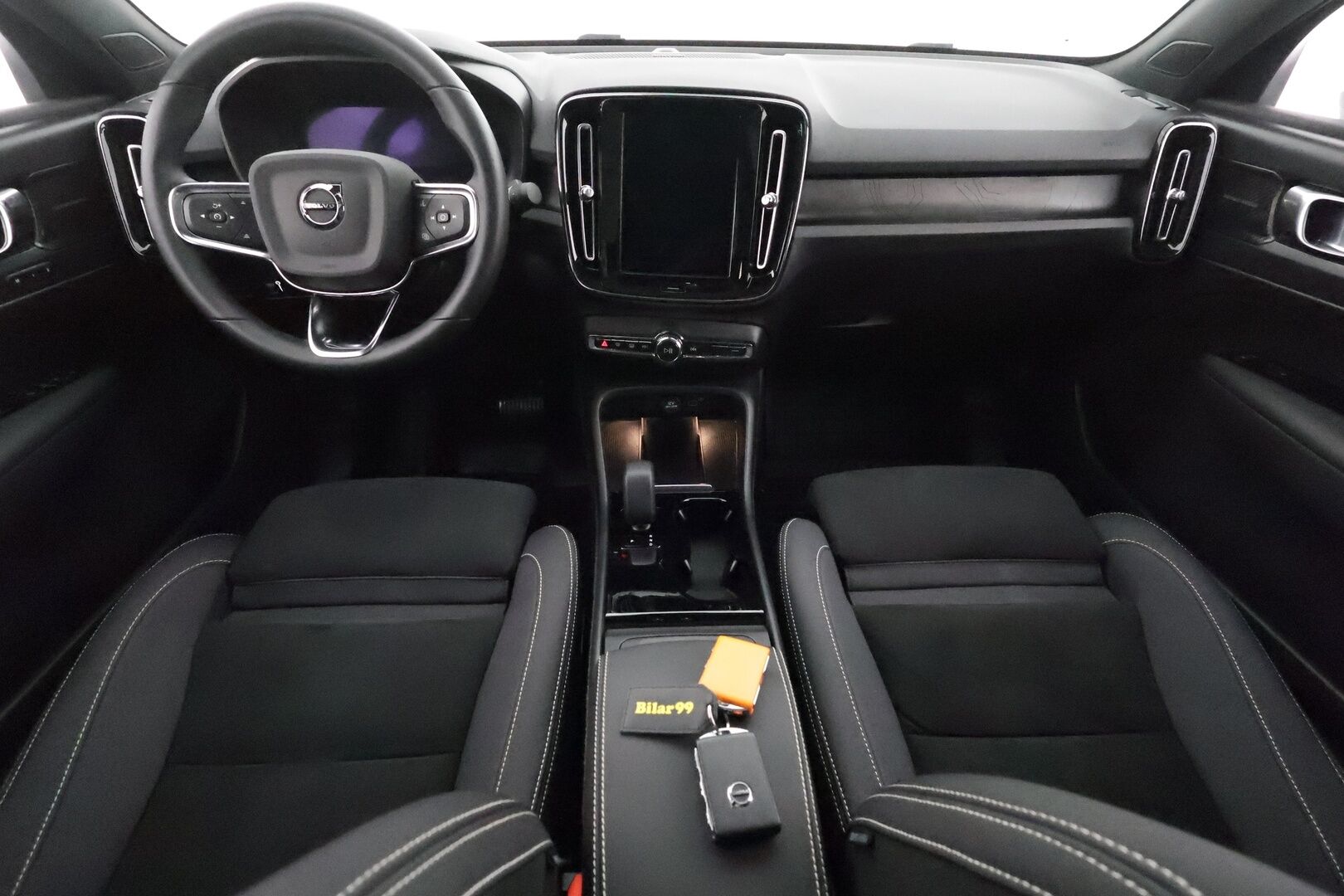Volvo C40 2022 Recharge Twin Motor Intro Edition **360° Kamera / Adapt.Vakkari / Koukku / Lasikatto / Lämpöpumppu / Harman/Kardon** - 3,99 % KORKOTARJOUS TÄHÄN AUTOON - Sporttipenkki Muistilla / LED-valot / Google Maps / Kaistavahti / Digimittaristo / KeylessGO