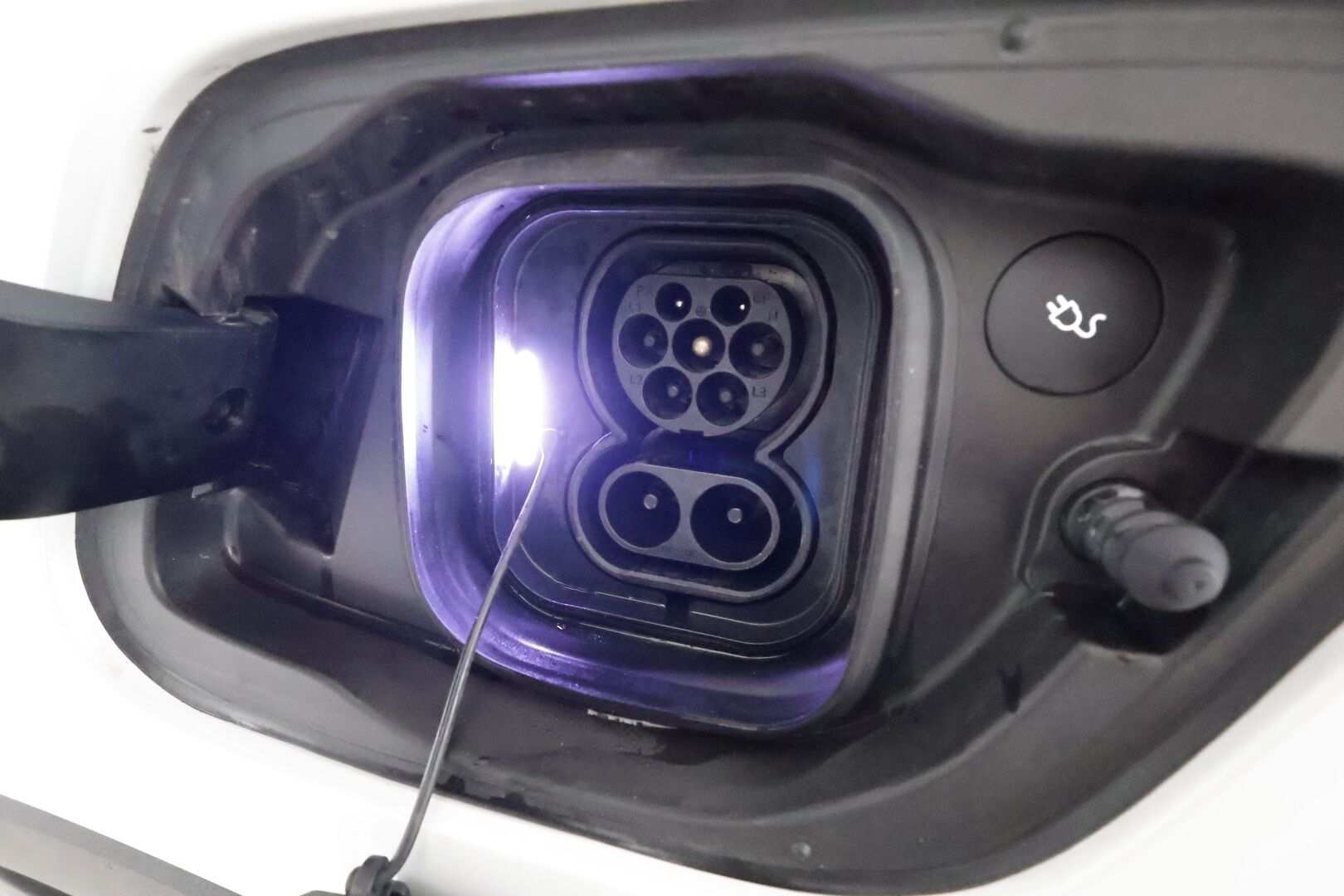 Volvo C40 2022 Recharge Twin Motor Intro Edition **360° Kamera / Adapt.Vakkari / Koukku / Lasikatto / Lämpöpumppu / Harman/Kardon** - 3,99 % KORKOTARJOUS TÄHÄN AUTOON - Sporttipenkki Muistilla / LED-valot / Google Maps / Kaistavahti / Digimittaristo / KeylessGO