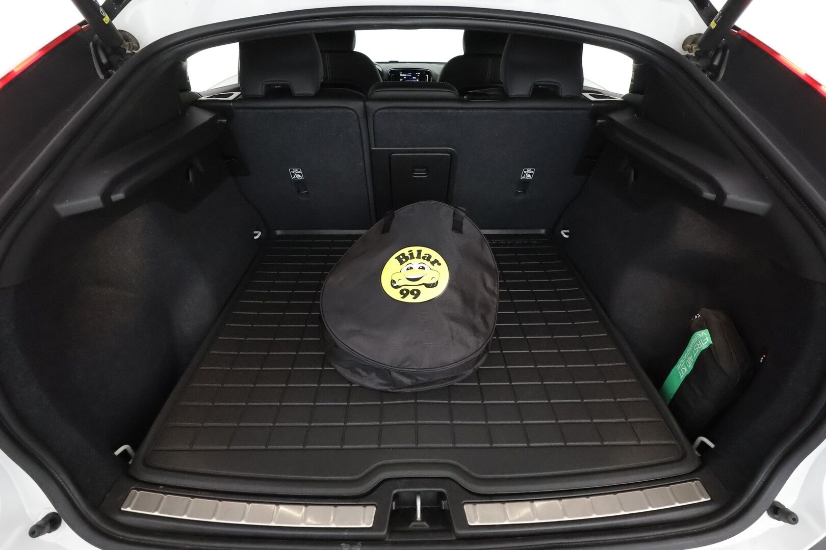 Volvo C40 2022 Recharge Twin Motor Intro Edition **360° Kamera / Adapt.Vakkari / Koukku / Lasikatto / Lämpöpumppu / Harman/Kardon** - 3,99 % KORKOTARJOUS TÄHÄN AUTOON - Sporttipenkki Muistilla / LED-valot / Google Maps / Kaistavahti / Digimittaristo / KeylessGO