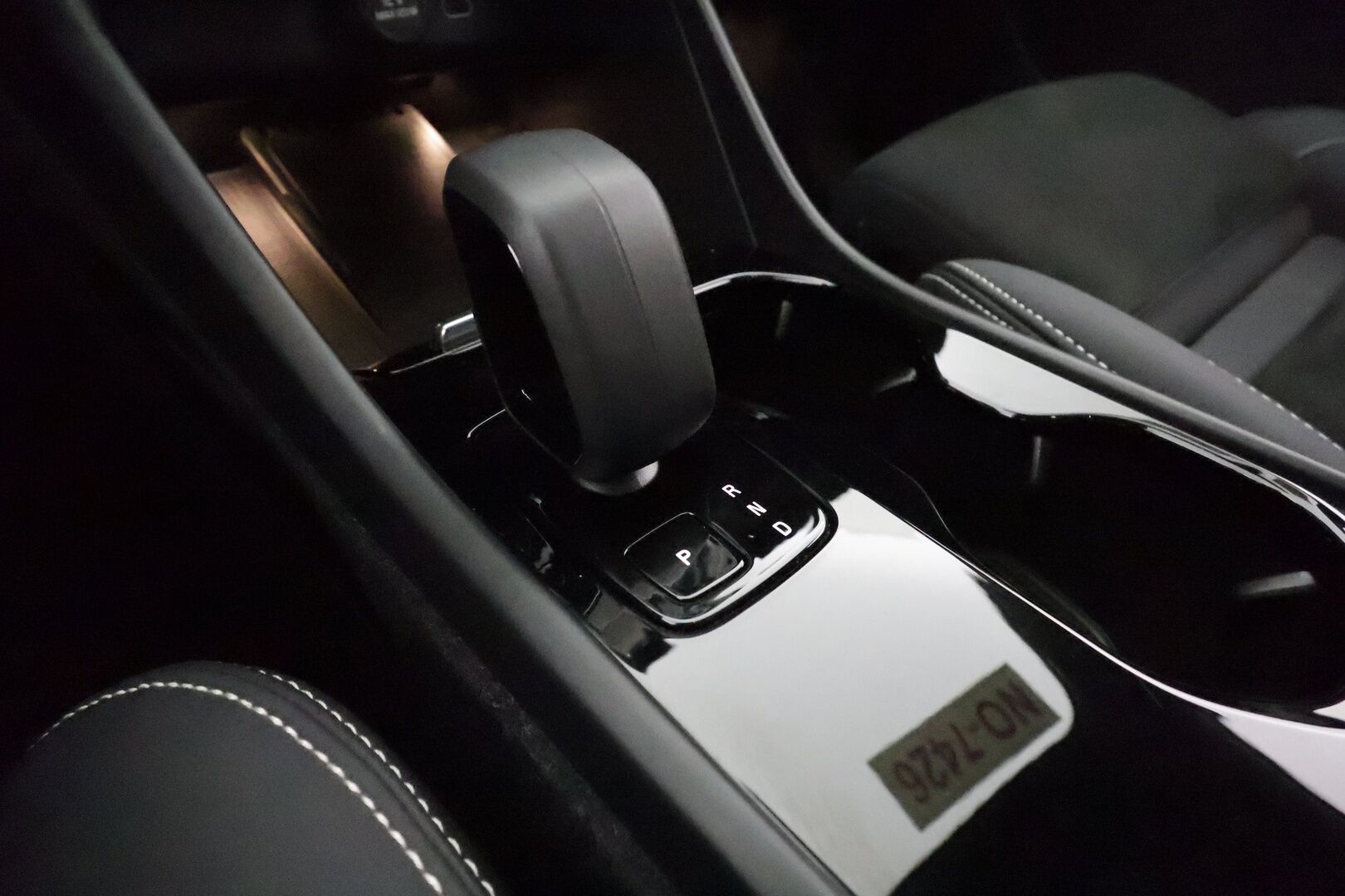 Volvo C40 2022 Recharge Twin Motor Intro Edition **360° Kamera / Adapt.Vakkari / Koukku / Lasikatto / Lämpöpumppu / Harman/Kardon** - 3,99 % KORKOTARJOUS TÄHÄN AUTOON - Sporttipenkki Muistilla / LED-valot / Google Maps / Kaistavahti / Digimittaristo / KeylessGO