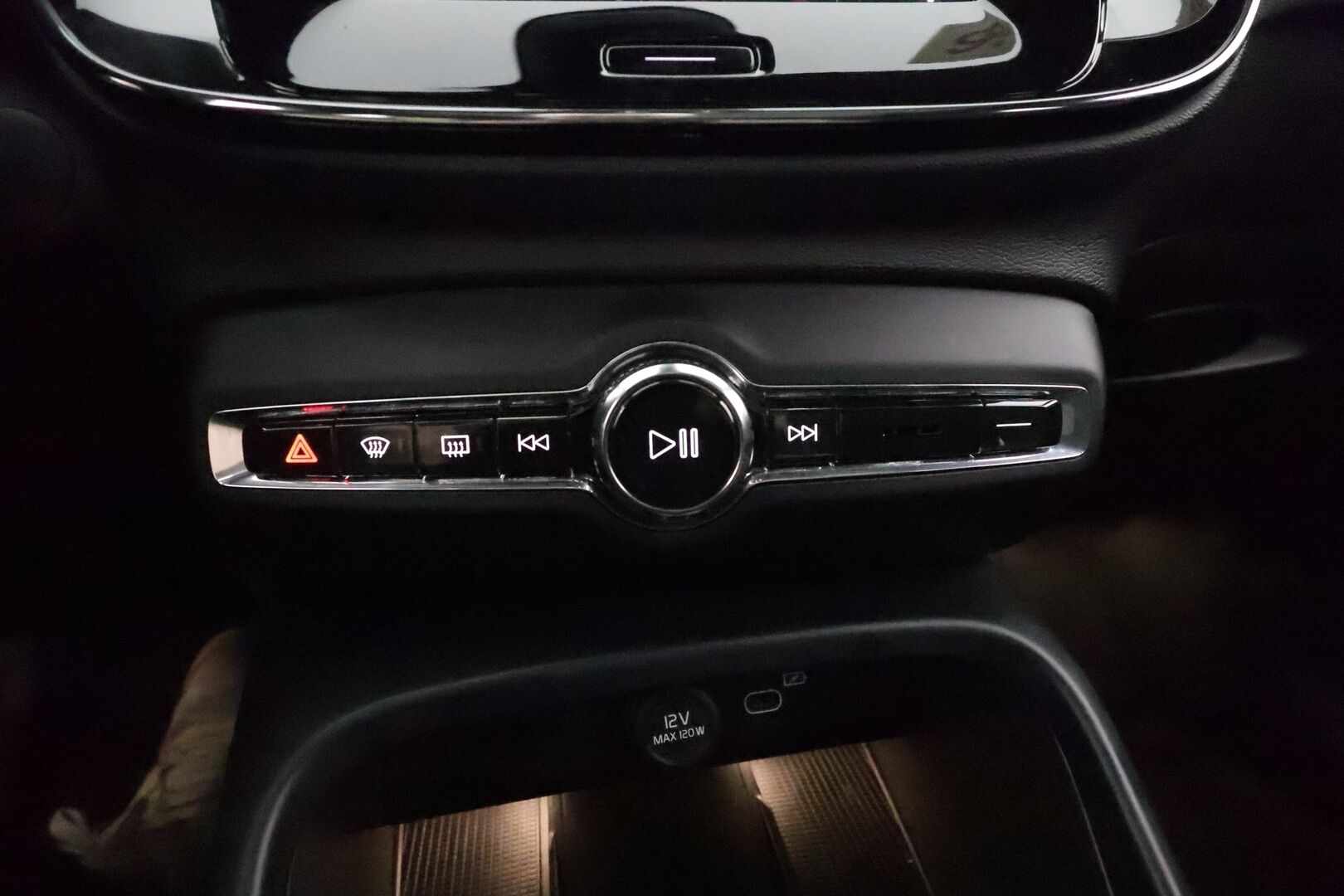 Volvo C40 2022 Recharge Twin Motor Intro Edition **360° Kamera / Adapt.Vakkari / Koukku / Lasikatto / Lämpöpumppu / Harman/Kardon** - 3,99 % KORKOTARJOUS TÄHÄN AUTOON - Sporttipenkki Muistilla / LED-valot / Google Maps / Kaistavahti / Digimittaristo / KeylessGO