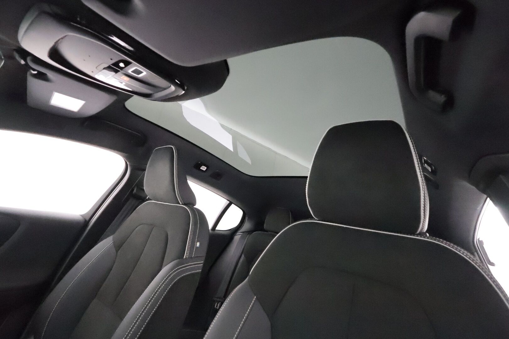 Volvo C40 2022 Recharge Twin Motor Intro Edition **360° Kamera / Adapt.Vakkari / Koukku / Lasikatto / Lämpöpumppu / Harman/Kardon** - 3,99 % KORKOTARJOUS TÄHÄN AUTOON - Sporttipenkki Muistilla / LED-valot / Google Maps / Kaistavahti / Digimittaristo / KeylessGO