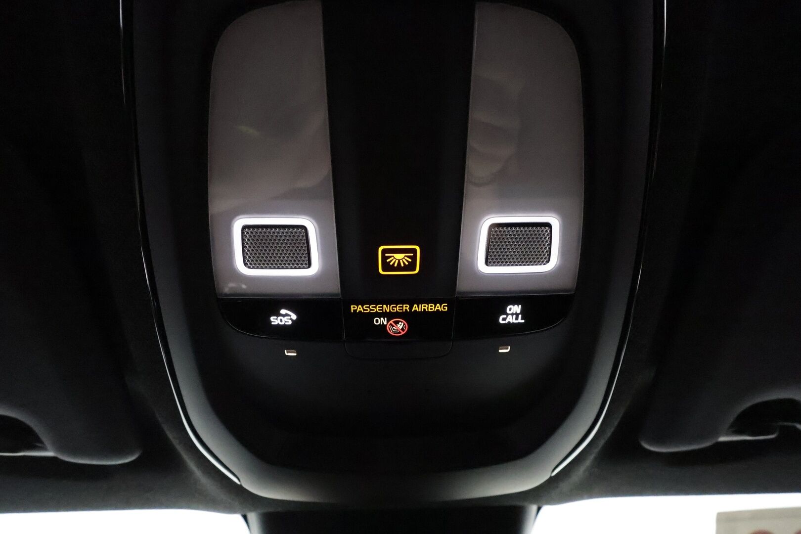 Volvo C40 2022 Recharge Twin Motor Intro Edition **360° Kamera / Adapt.Vakkari / Koukku / Lasikatto / Lämpöpumppu / Harman/Kardon** - 3,99 % KORKOTARJOUS TÄHÄN AUTOON - Sporttipenkki Muistilla / LED-valot / Google Maps / Kaistavahti / Digimittaristo / KeylessGO