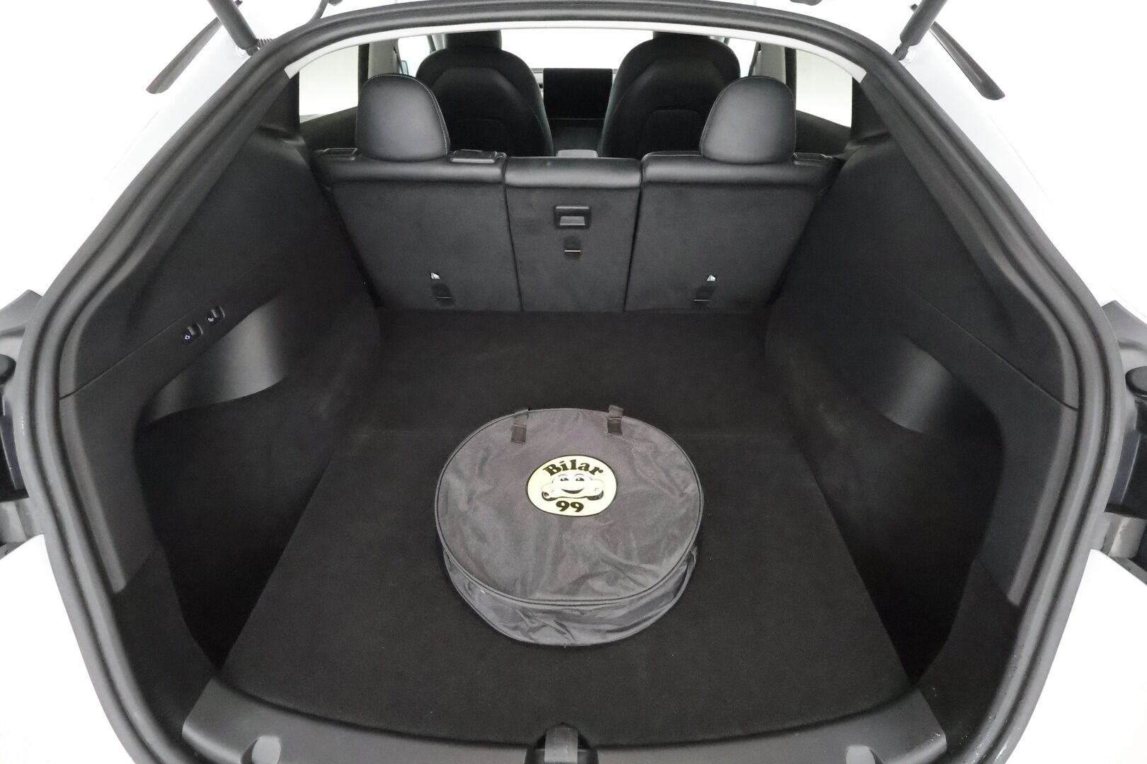 TESLA MODEL Y 2022 Long Range AWD Ryzen AMD **Lasikatto / Lämpöpumppu / Adapt.Vakkari / Matrix-LED / P. Kamera / Navi / Kaistavahti** - 3,99 % KORKOTARJOUS TÄHÄN AUTOON - Premium Audio / KeylessGO / 2x Renkaat