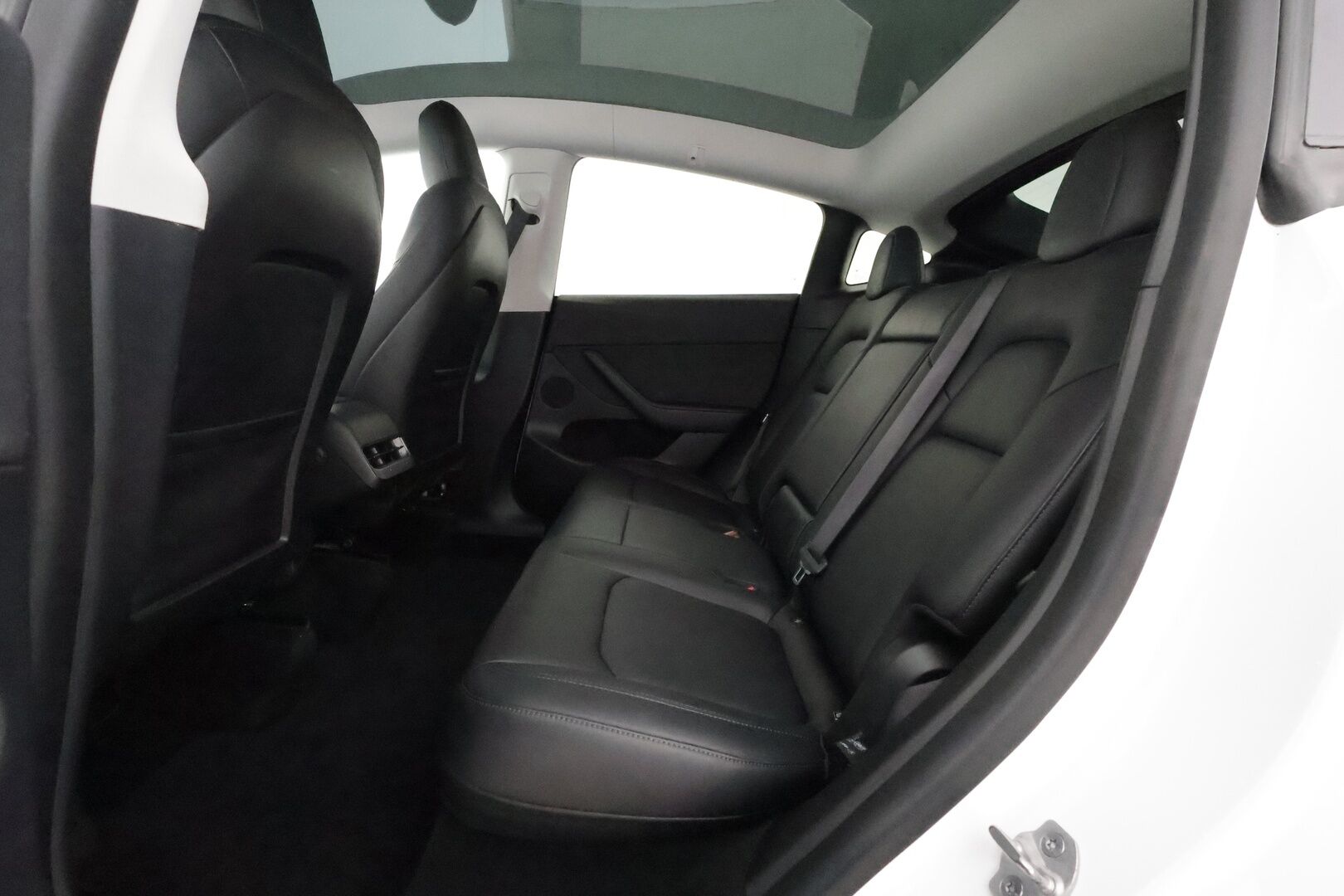 TESLA MODEL Y 2022 Long Range AWD Ryzen AMD **Lasikatto / Lämpöpumppu / Adapt.Vakkari / Matrix-LED / P. Kamera / Navi / Kaistavahti** - 3,99 % KORKOTARJOUS TÄHÄN AUTOON - Premium Audio / KeylessGO / 2x Renkaat