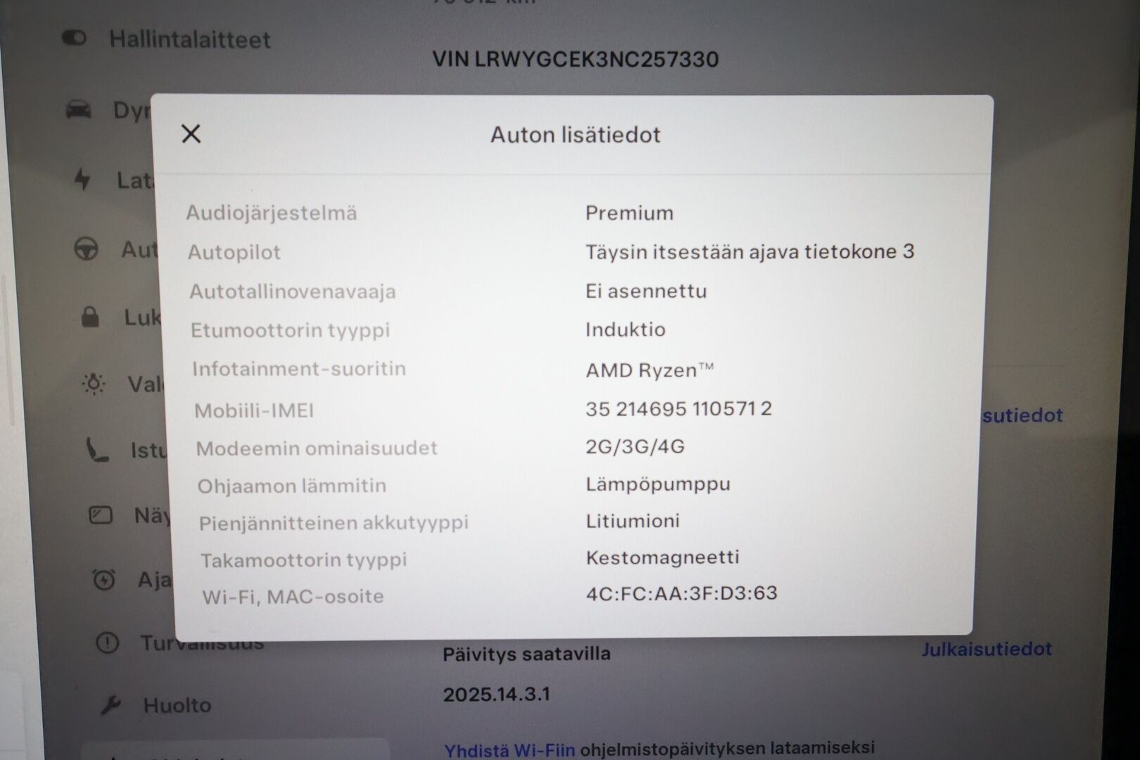 TESLA MODEL Y 2022 Long Range AWD Ryzen AMD **Lasikatto / Lämpöpumppu / Adapt.Vakkari / Matrix-LED / P. Kamera / Navi / Kaistavahti** - 3,99 % KORKOTARJOUS TÄHÄN AUTOON - Premium Audio / KeylessGO / 2x Renkaat