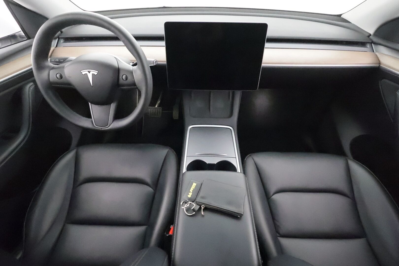 TESLA MODEL Y 2022 Long Range AWD Ryzen AMD **Lasikatto / Lämpöpumppu / Adapt.Vakkari / Matrix-LED / P. Kamera / Navi / Kaistavahti** - 3,99 % KORKOTARJOUS TÄHÄN AUTOON - Premium Audio / KeylessGO / 2x Renkaat