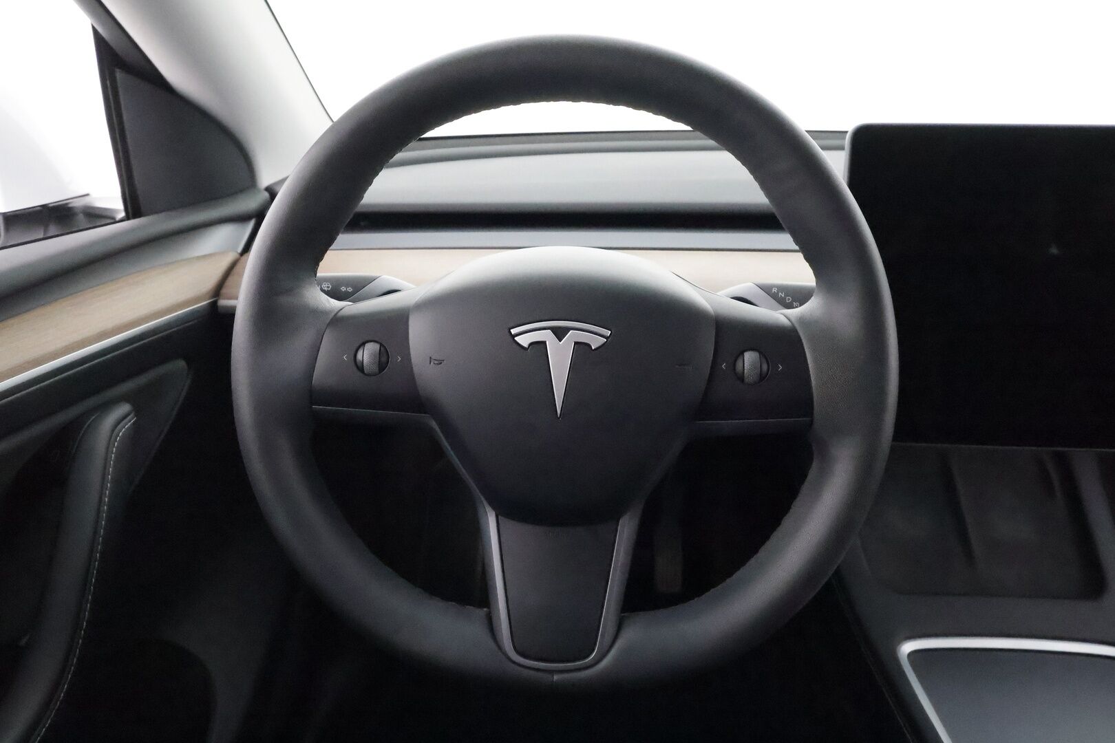 TESLA MODEL Y 2022 Long Range AWD Ryzen AMD **Lasikatto / Lämpöpumppu / Adapt.Vakkari / Matrix-LED / P. Kamera / Navi / Kaistavahti** - 3,99 % KORKOTARJOUS TÄHÄN AUTOON - Premium Audio / KeylessGO / 2x Renkaat