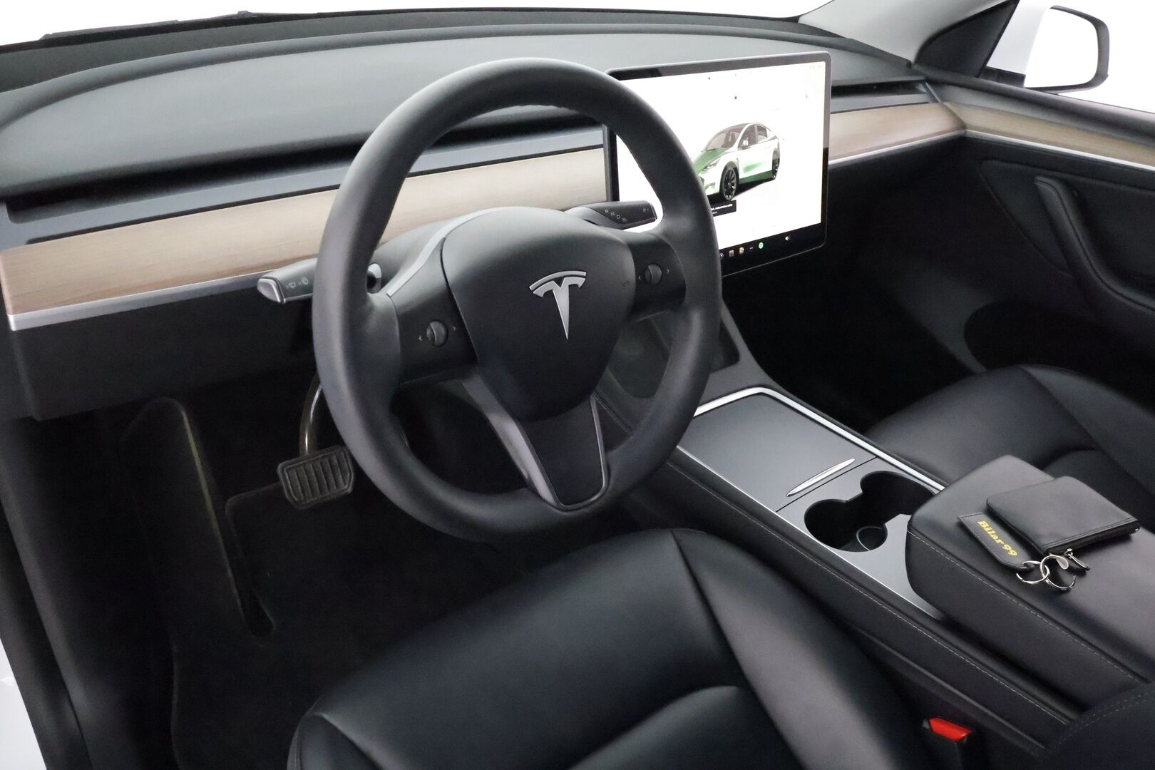 TESLA MODEL Y 2022 Long Range AWD Ryzen AMD **Lasikatto / Lämpöpumppu / Adapt.Vakkari / Matrix-LED / P. Kamera / Navi / Kaistavahti** - 3,99 % KORKOTARJOUS TÄHÄN AUTOON - Premium Audio / KeylessGO / 2x Renkaat